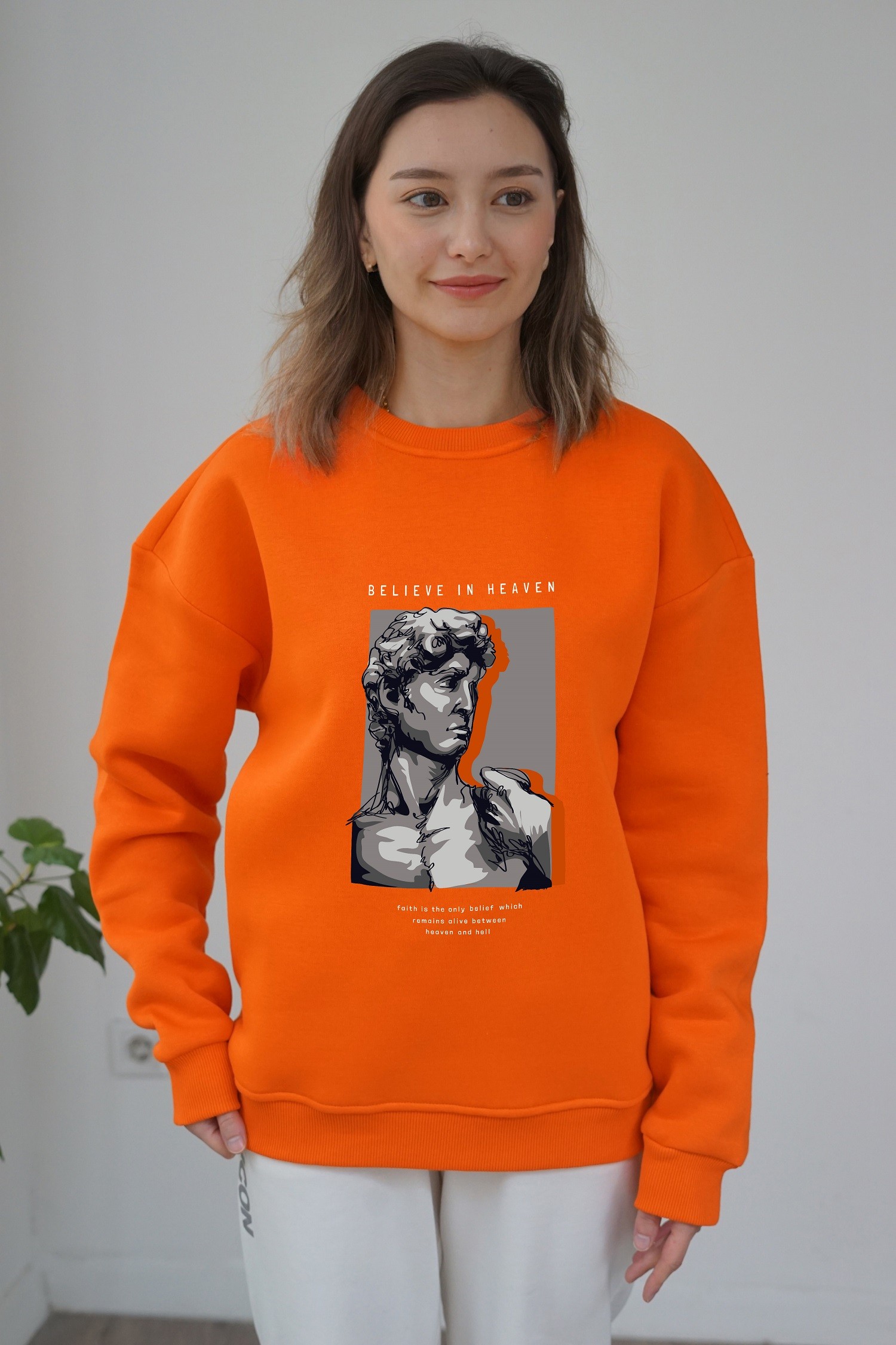 Unisex Believe In Heaven Baskili Sweatshirt - Turuncu