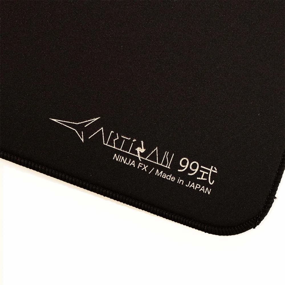 Artisan FX Type-99'un pürüzsüz yüzeyi, dikişli kenarı ve NINJA FX Made in Japan logosu, Siyah seçeneği