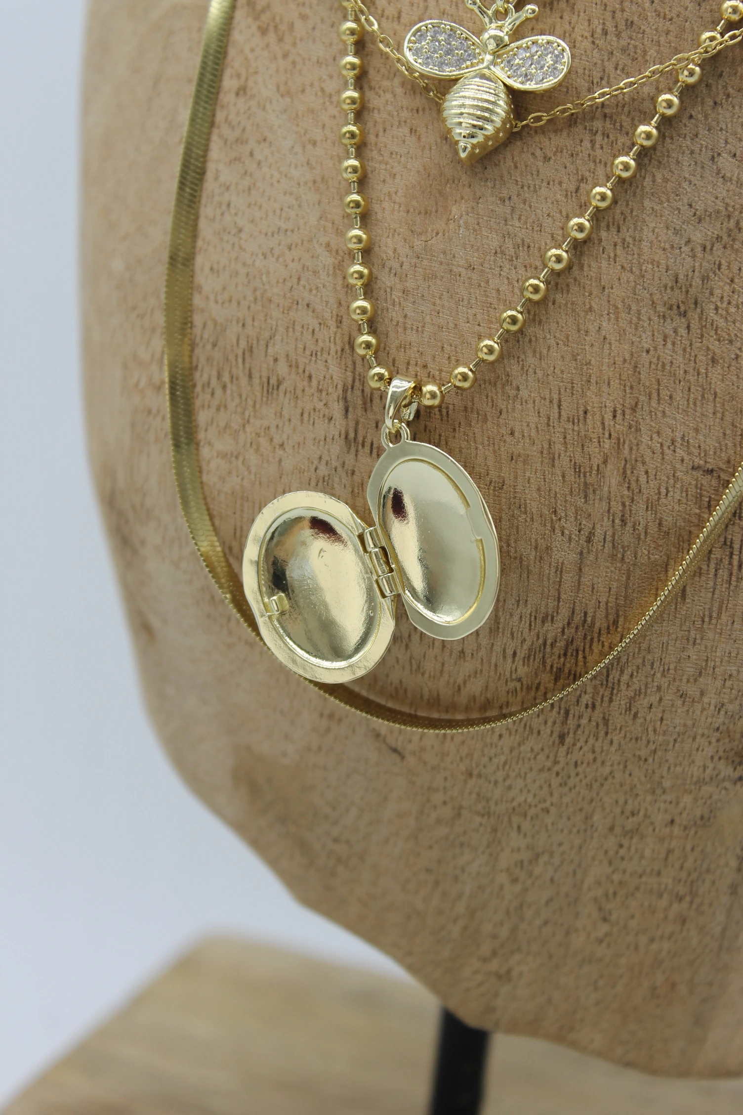 VIP Çelik Italyan Ezme Zirkon Taşlı Arı ve Kelebek Madalyon Model 4’lü Kombin Kolye