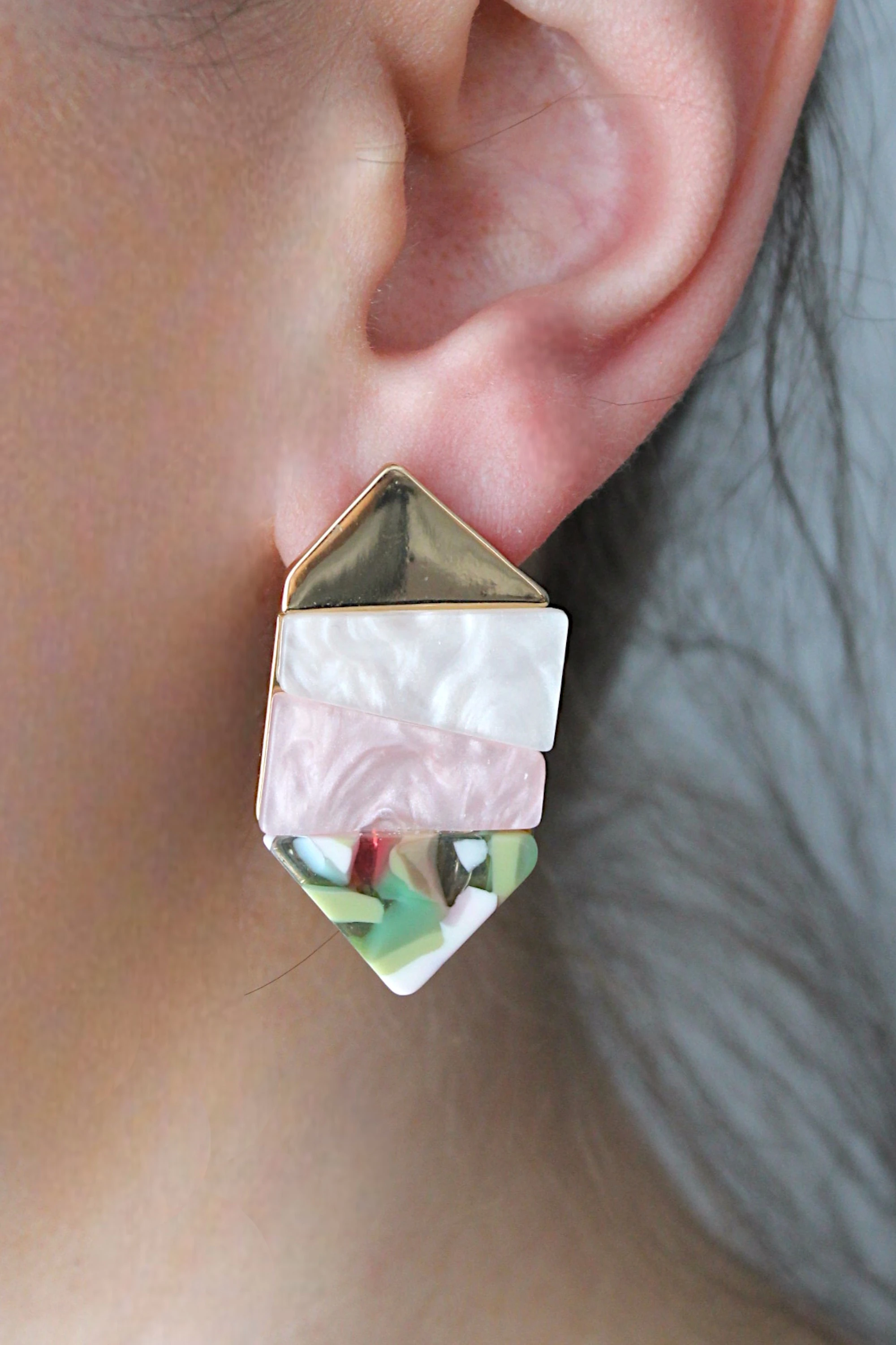 Asimetrik Desenli Renk Bloklu Küpe - Pembe