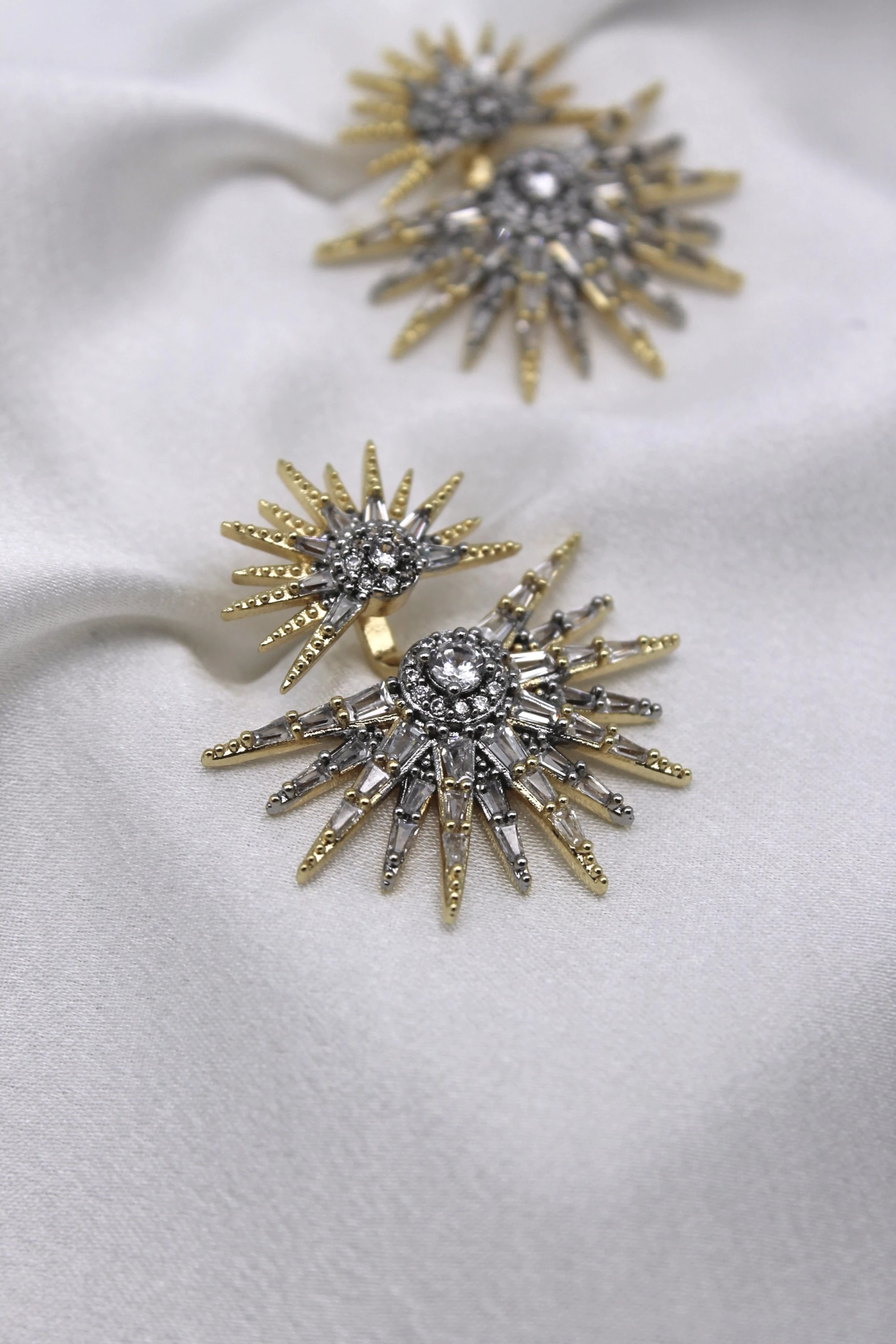 VIP Çelik Zirkon Taş İşlemeli Jardin Star Küpe