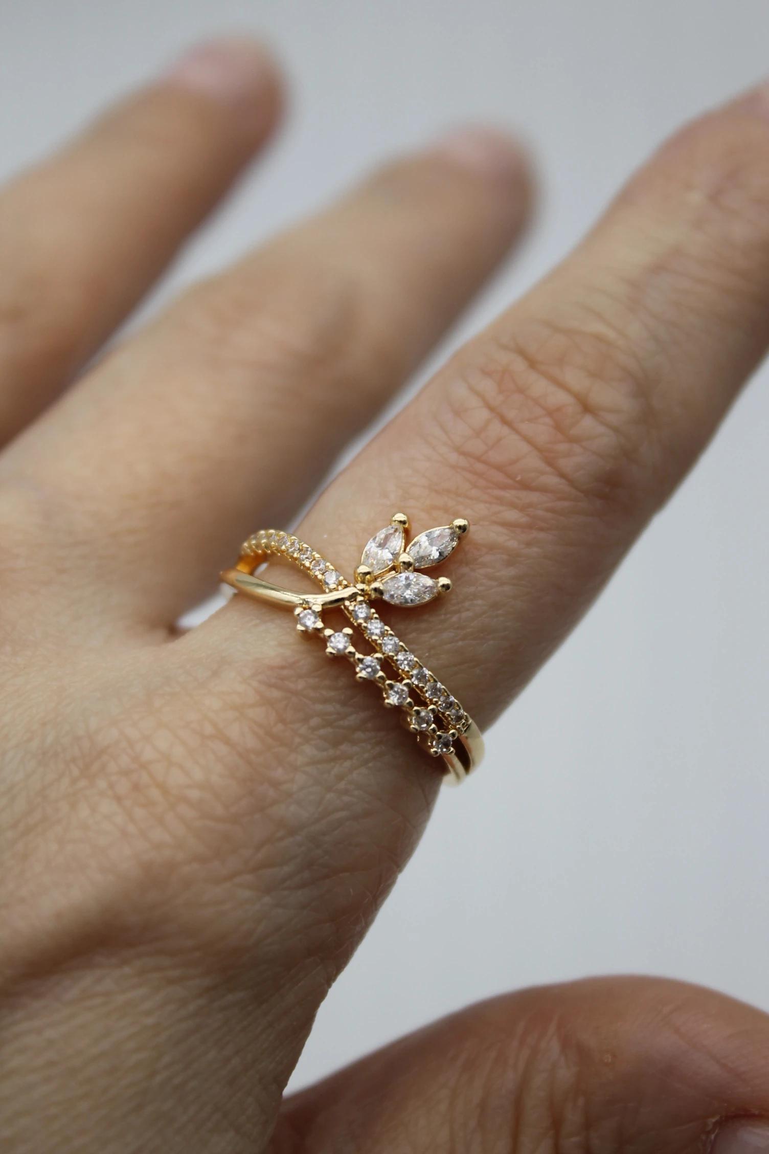 VIP Çelik Minimal Seri Zirkon Taşlı Filiz Model Ayarlanabilir Yüzük