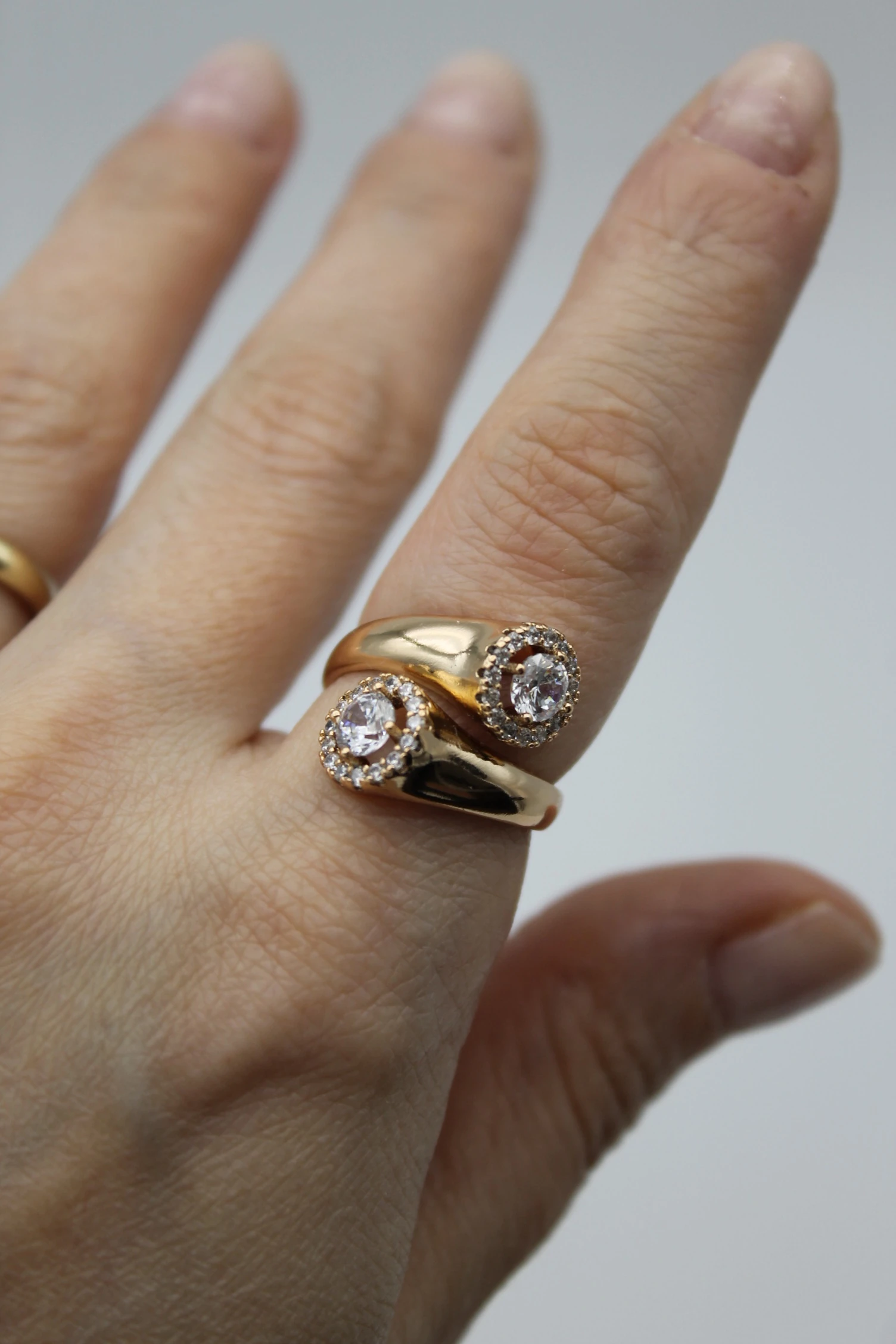 VIP Çelik Zirkon Taş İşlemeli Çapraz Damla Ayarlanabilir Yüzük