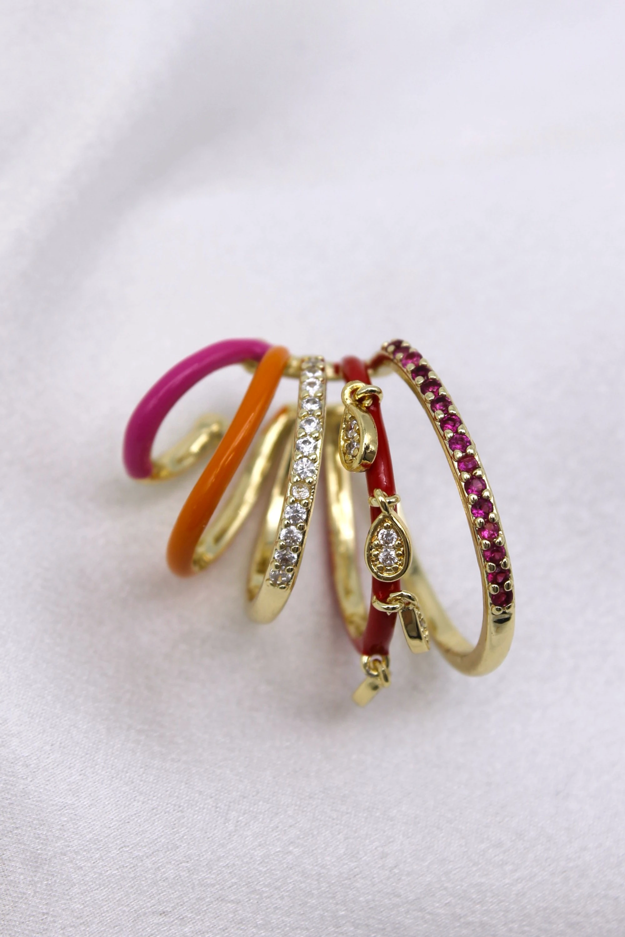 VIP Çelik Zirkon Taş İşlemeli Renkli Mineli Kıkırdak Küpe