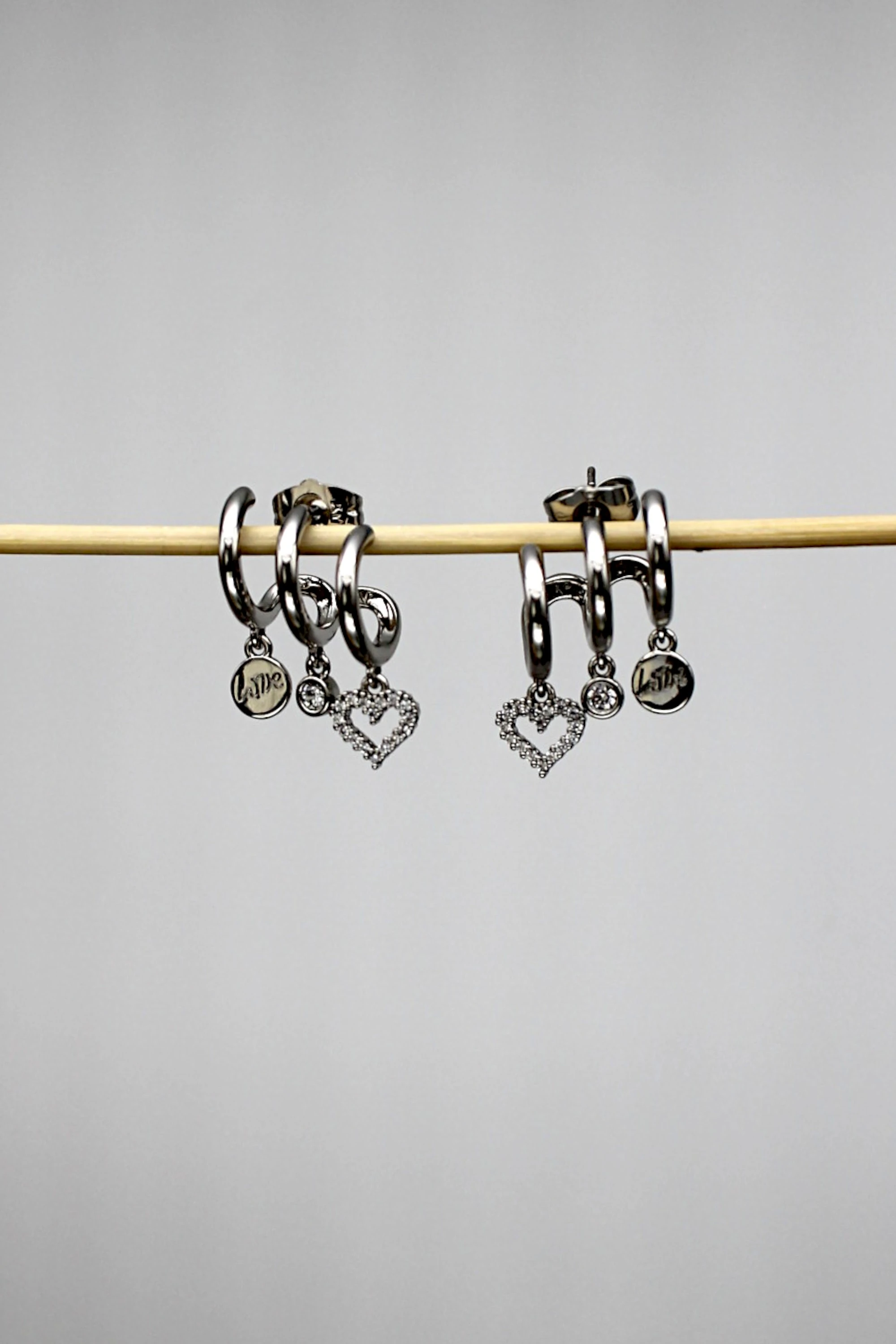 VIP Çelik Üçlü Görünümlü Zirkon Taşlı Love Küpe