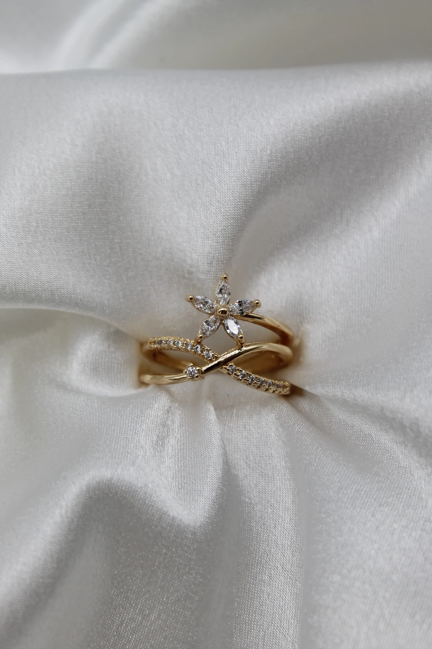 VIP Çelik Minimal Seri Zirkon Taşlı Papatya Ayarlanabilir Sarmal Model Yüzük 