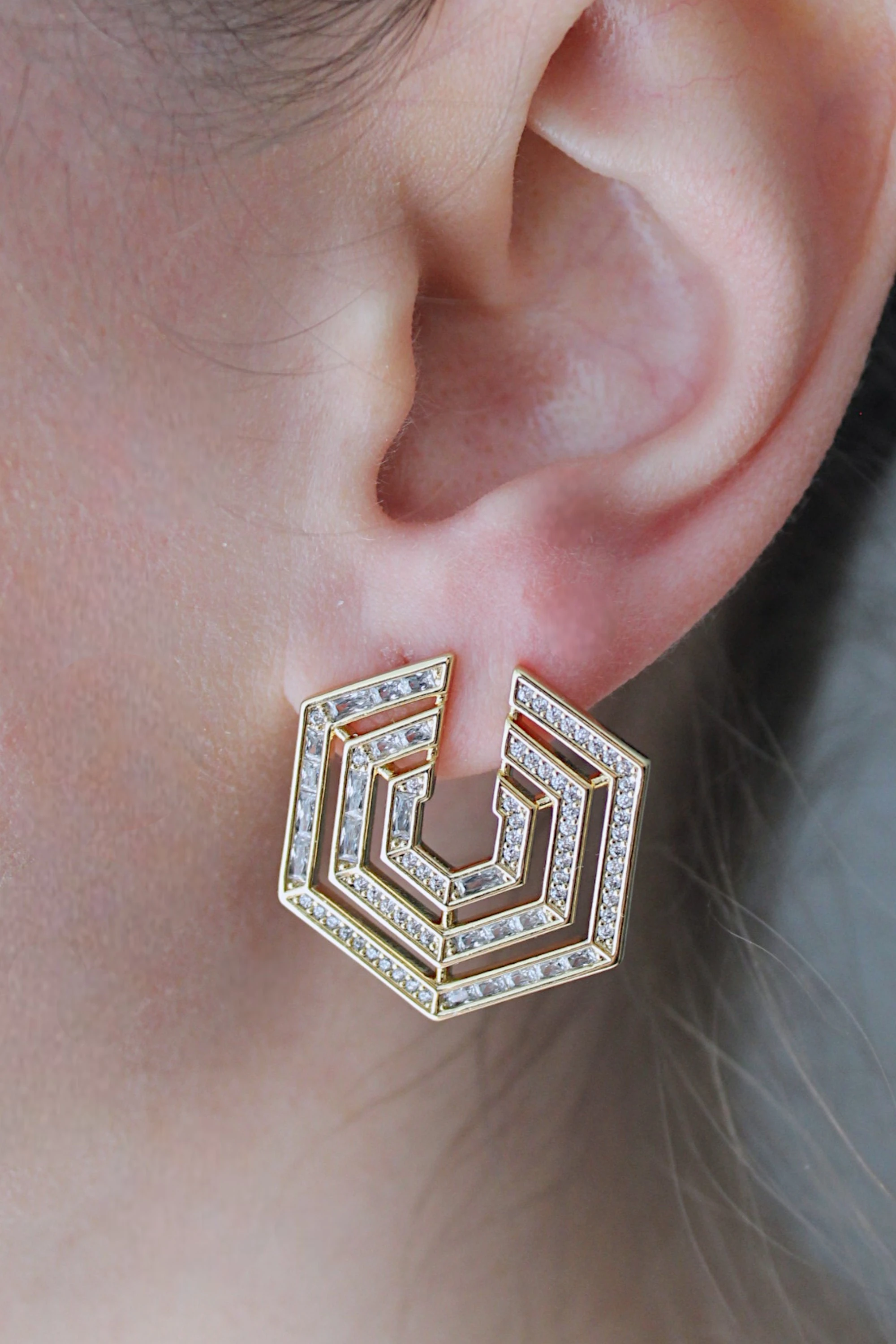 VIP Çelik 14K Altın Kaplama Zirkon Taş İşlemeli Hexagon/Altıgen Küpe