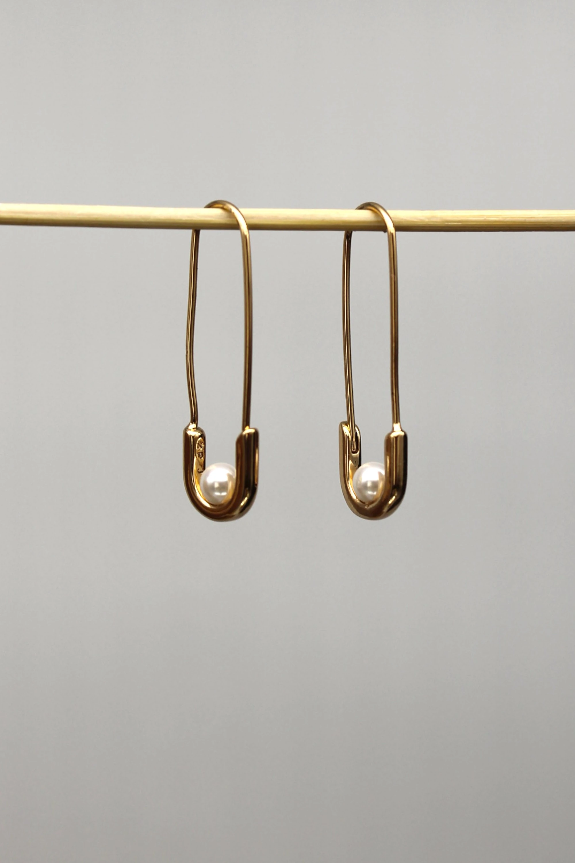 VIP Çelik İncili Çengelli İğne Model Küpe