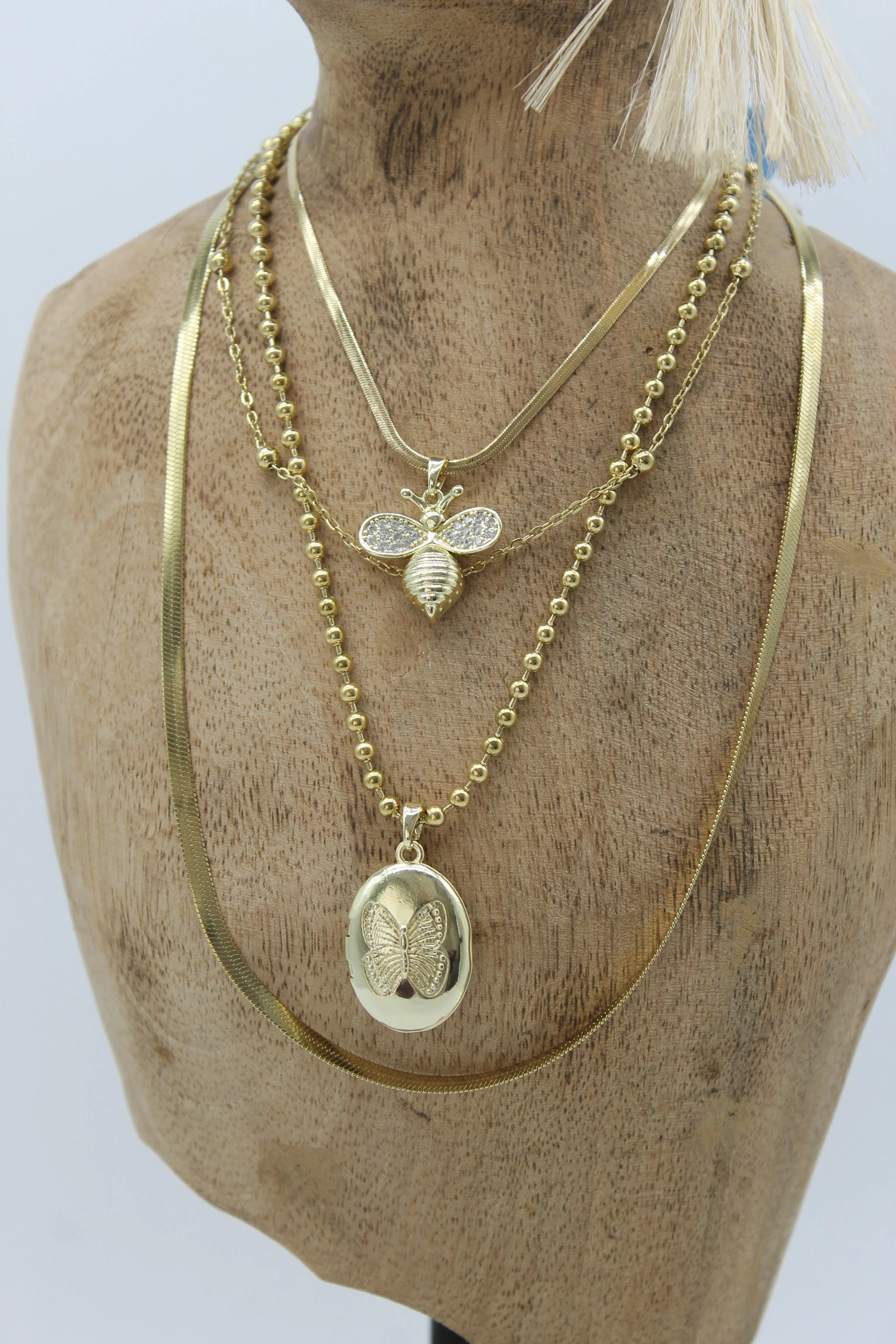 VIP Çelik Italyan Ezme Zirkon Taşlı Arı ve Kelebek Madalyon Model 4’lü Kombin Kolye