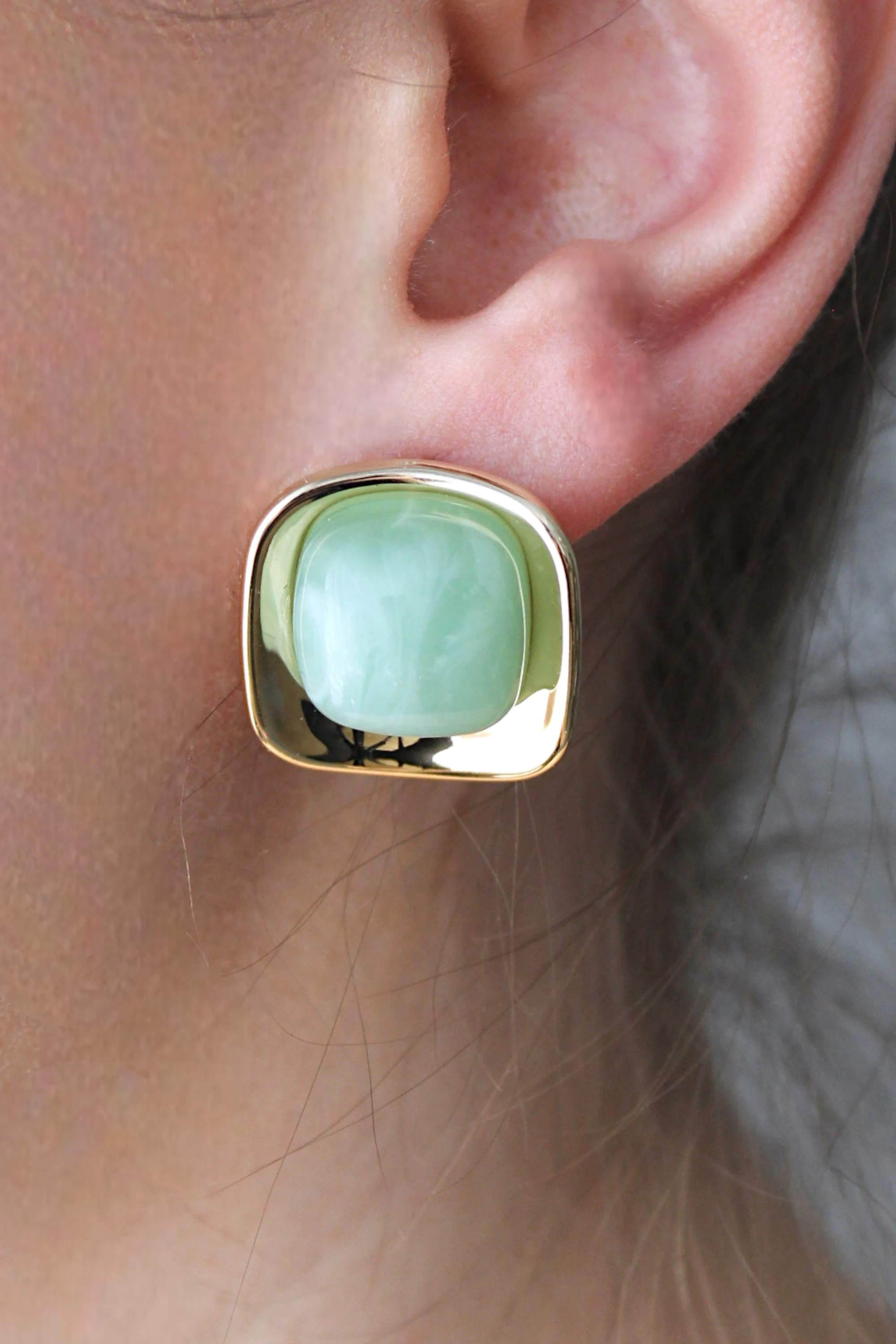 Akrilik Taşlı Kare Model Küpe - Yeşil