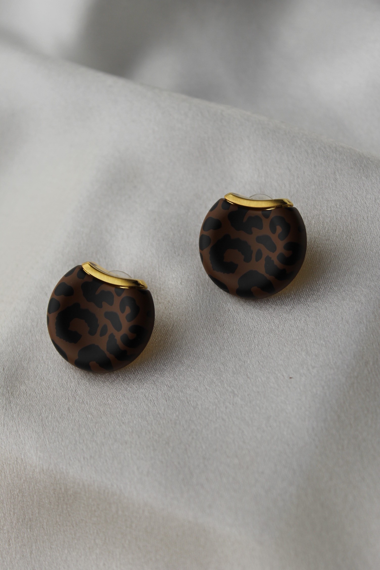 Leopar Desenli Düğme Model Küpe