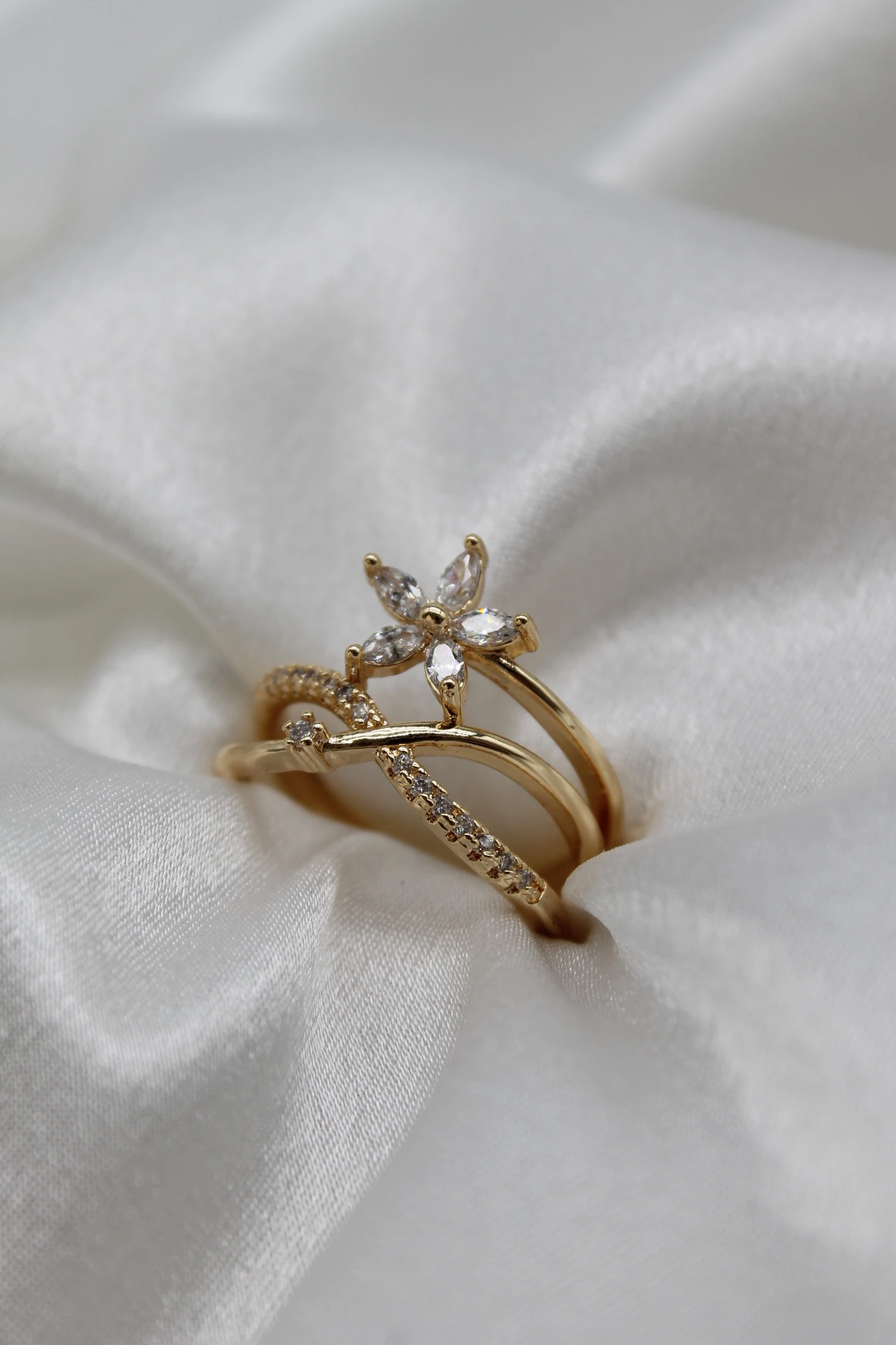 VIP Çelik Minimal Seri Zirkon Taşlı Papatya Ayarlanabilir Sarmal Model Yüzük 