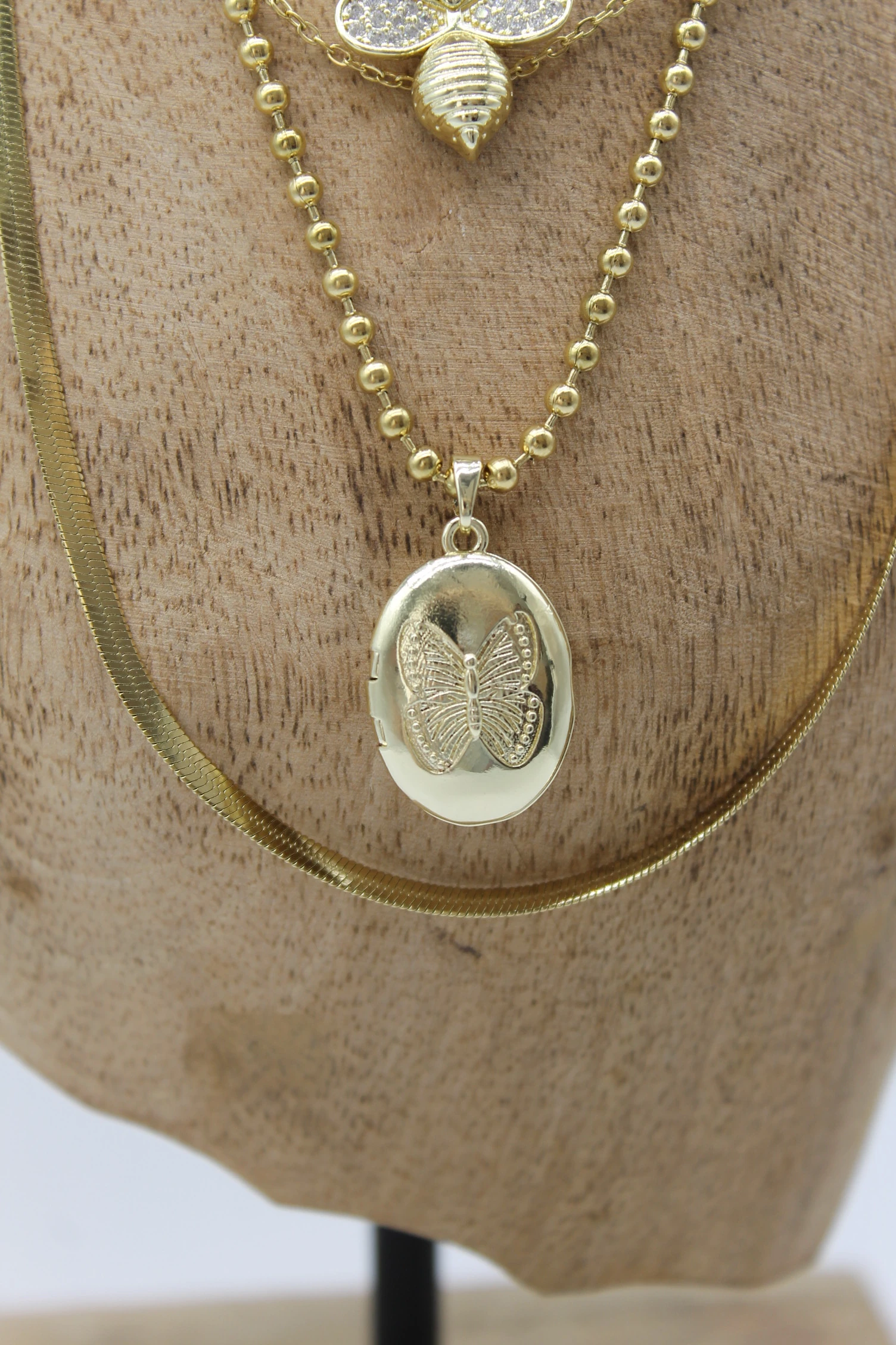 VIP Çelik Italyan Ezme Zirkon Taşlı Arı ve Kelebek Madalyon Model 4’lü Kombin Kolye