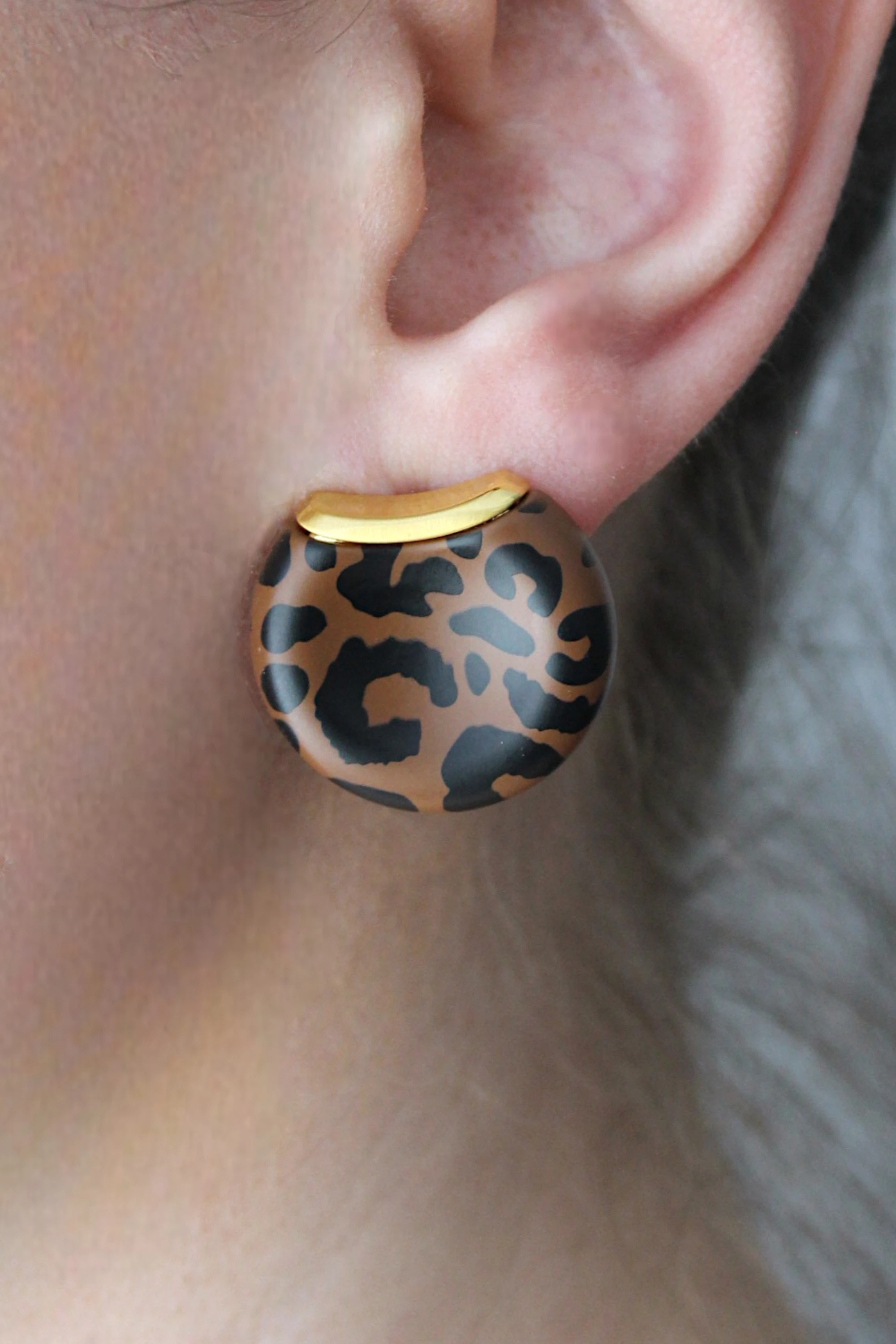 Leopar Desenli Düğme Model Küpe