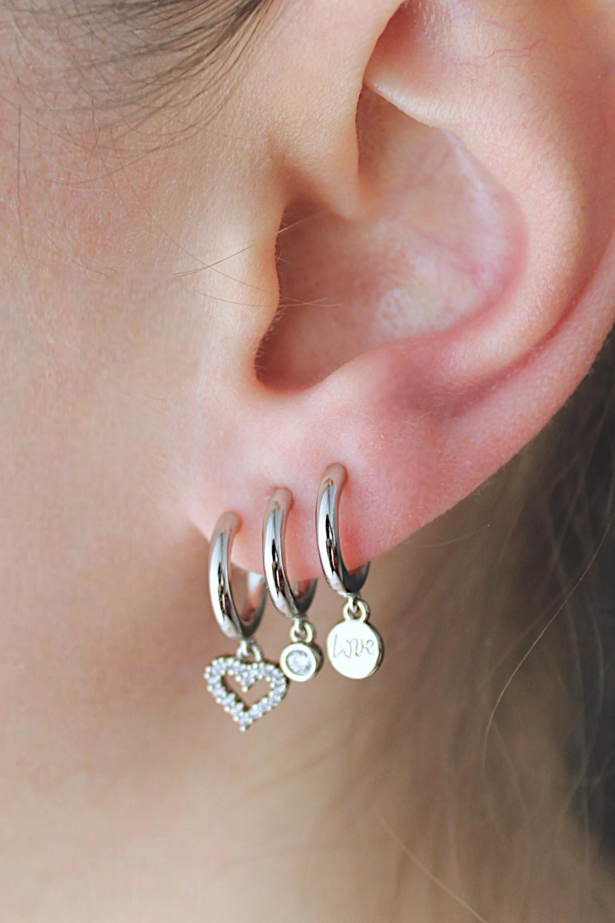 VIP Çelik Üçlü Görünümlü Zirkon Taşlı Love Küpe