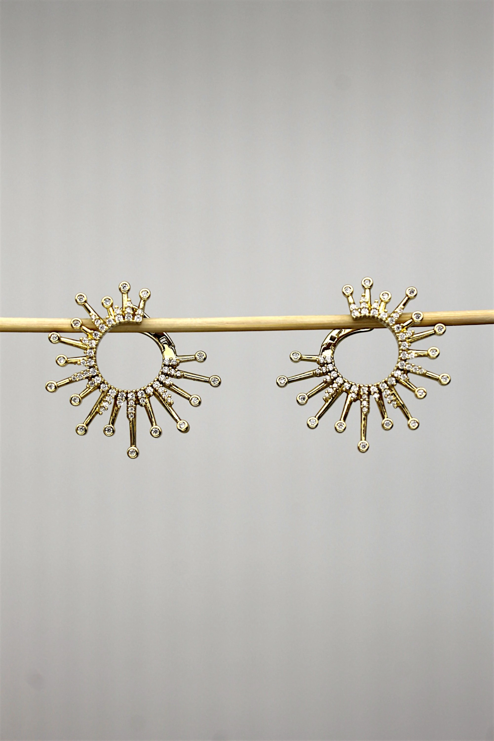 VIP Çelik Zirkon Taş İşlemeli Güneş Model Küpe