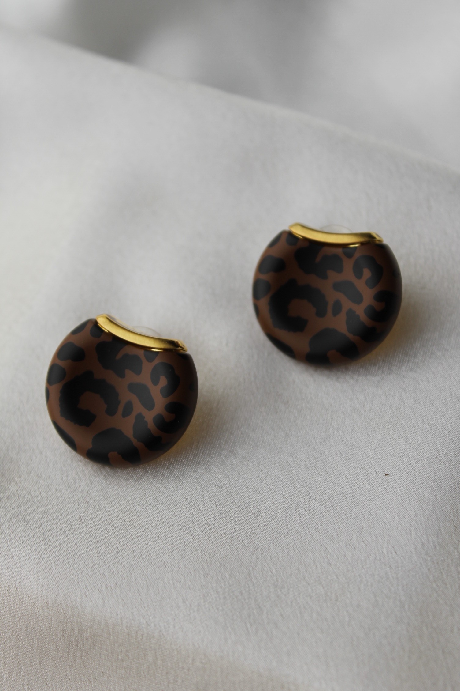 Leopar Desenli Düğme Model Küpe
