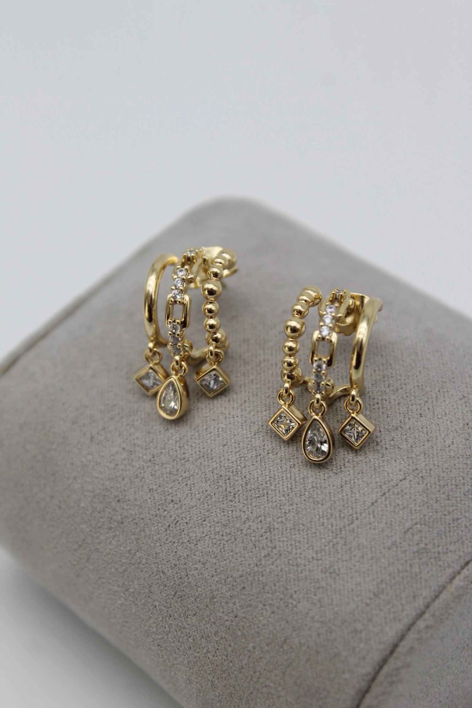 VIP Çelik Üçlü Görünümlü Zirkon Taş İşlemeli Zincir Model Küpe