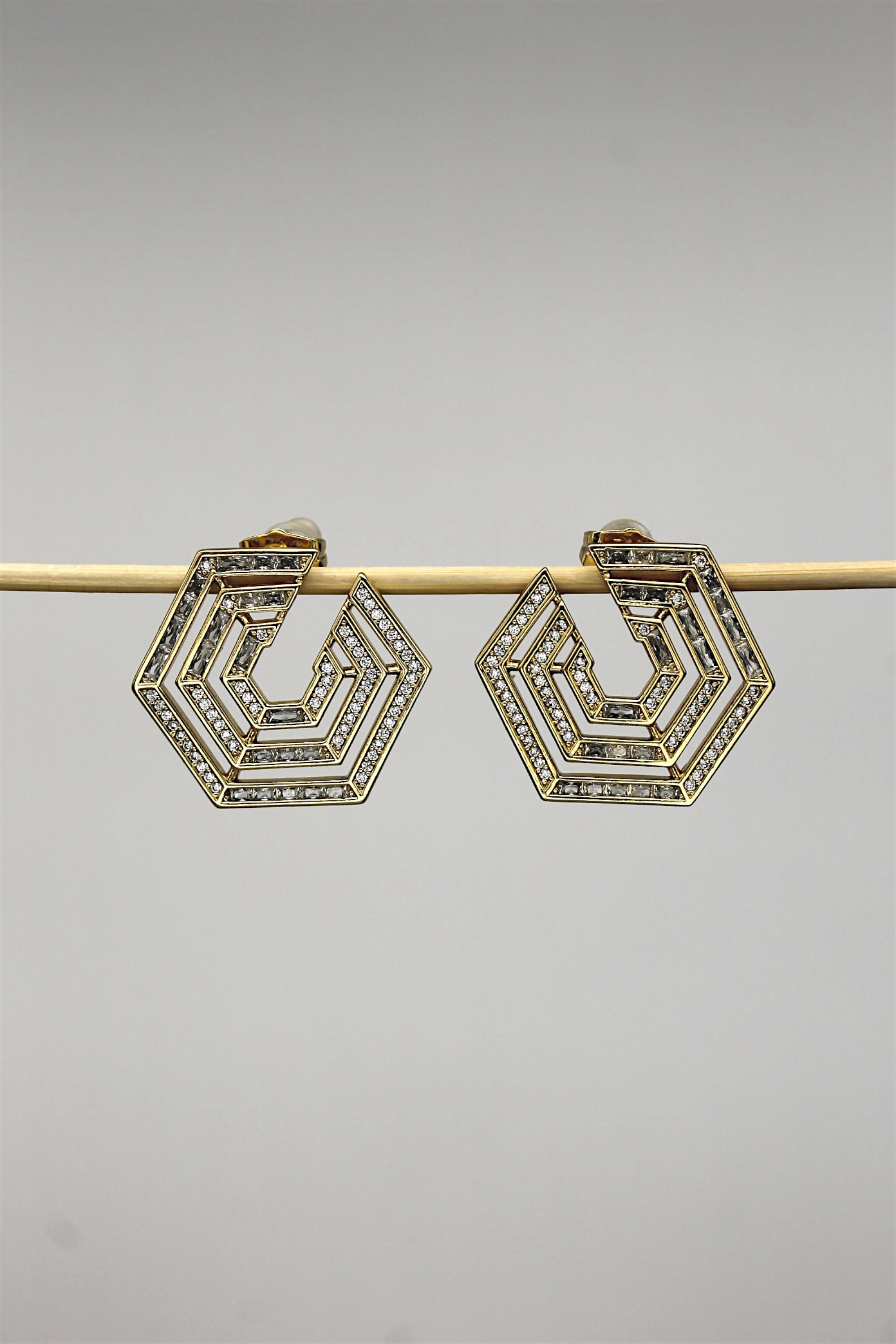 VIP Çelik 14K Altın Kaplama Zirkon Taş İşlemeli Hexagon/Altıgen Küpe