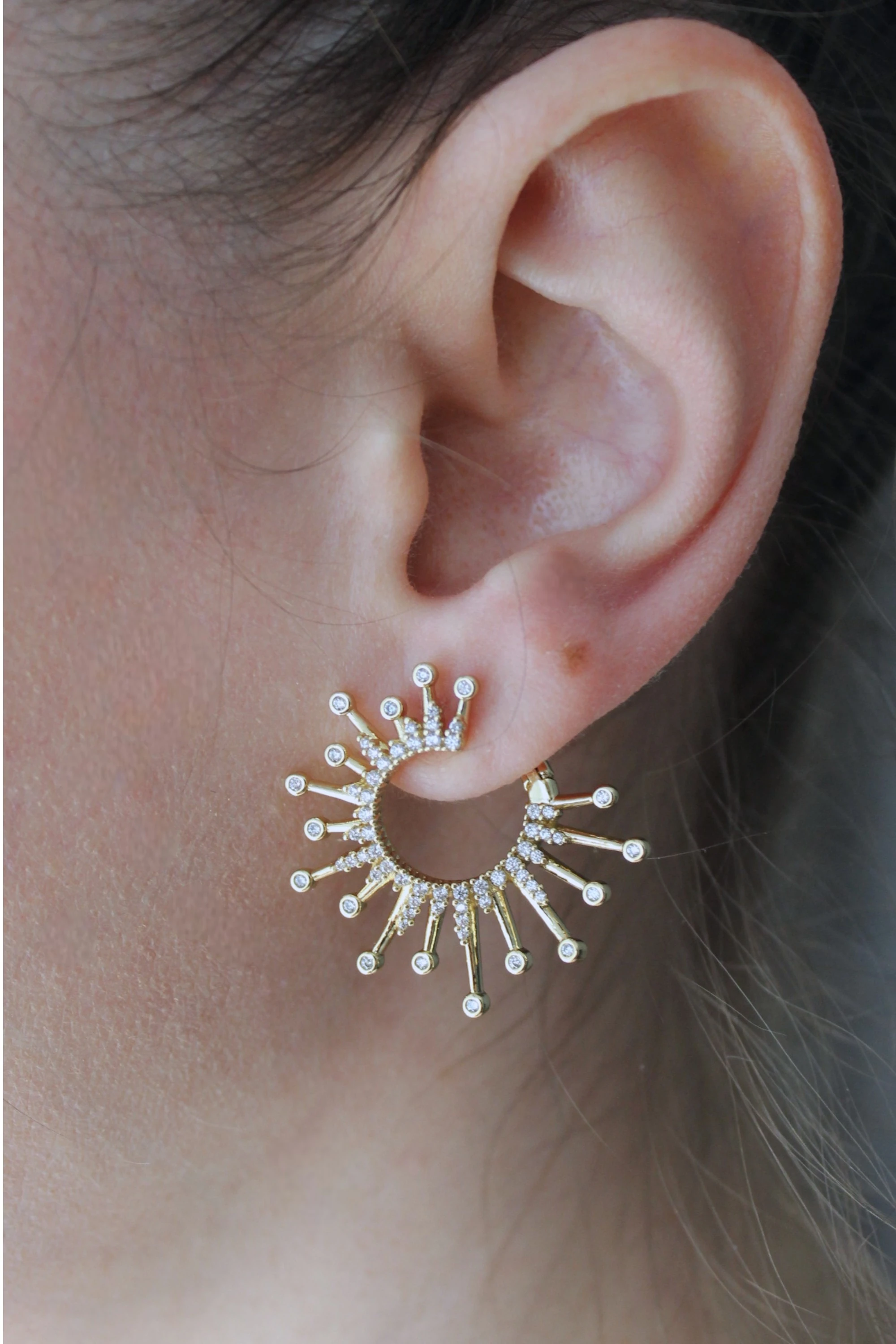 VIP Çelik Zirkon Taş İşlemeli Güneş Model Küpe