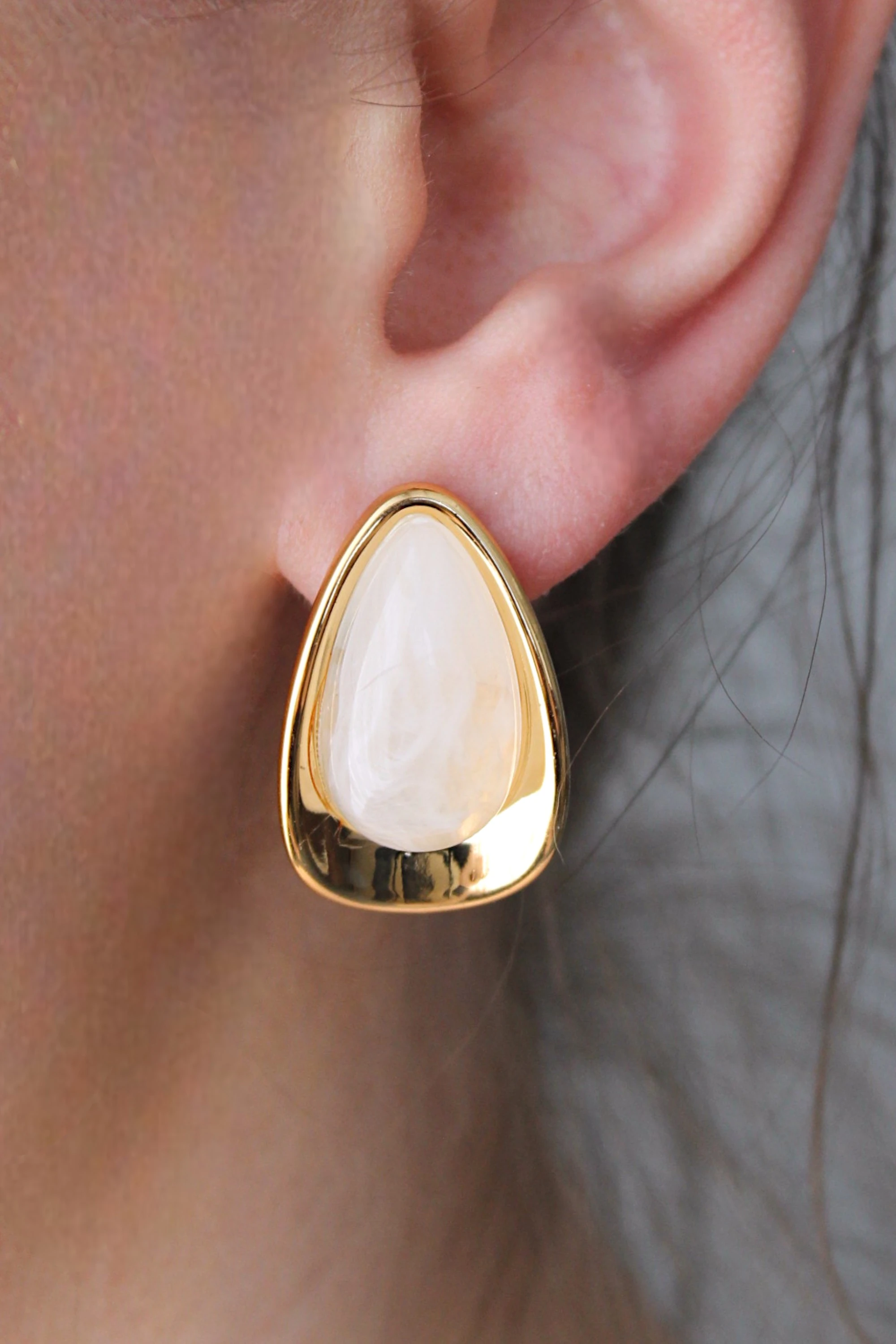 Akrilik Taşlı Damla Model Küpe - Pembe