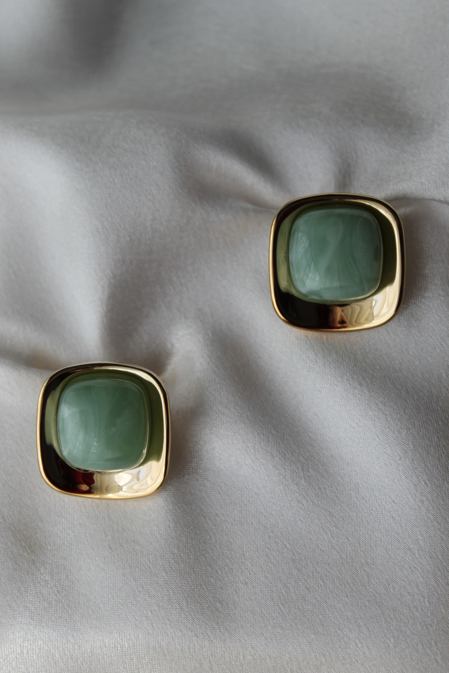 Akrilik Taşlı Kare Model Küpe