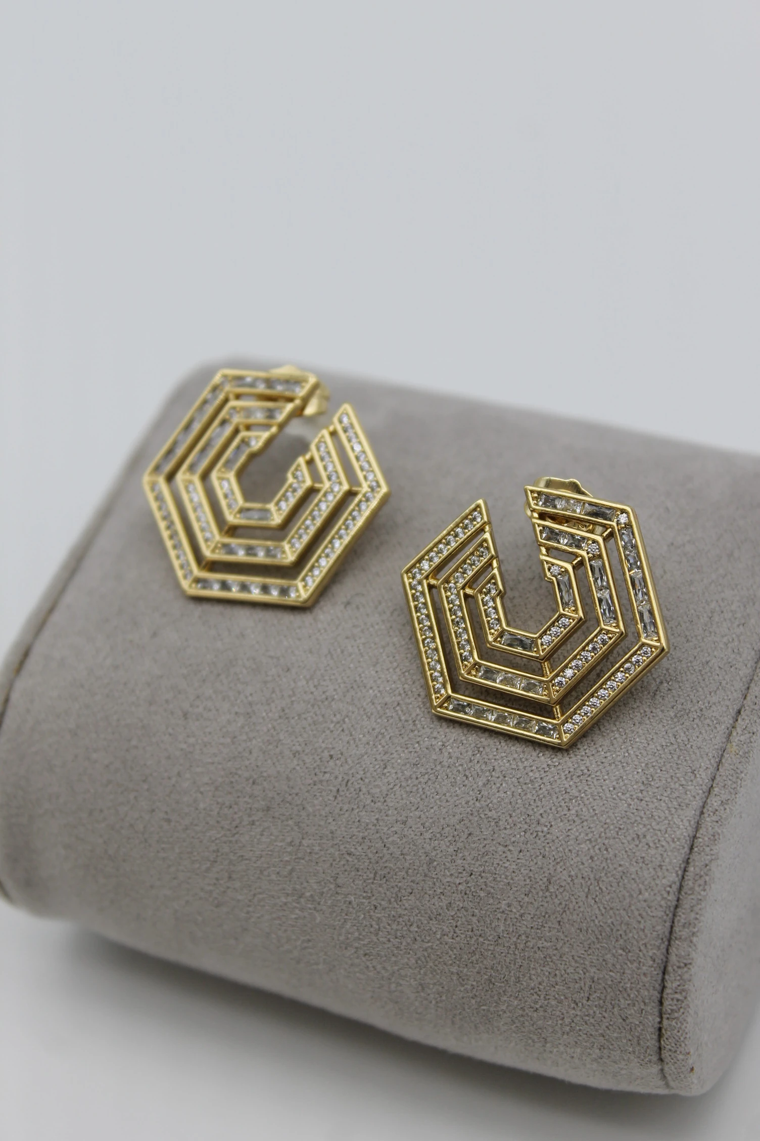 VIP Çelik 14K Altın Kaplama Zirkon Taş İşlemeli Hexagon/Altıgen Küpe