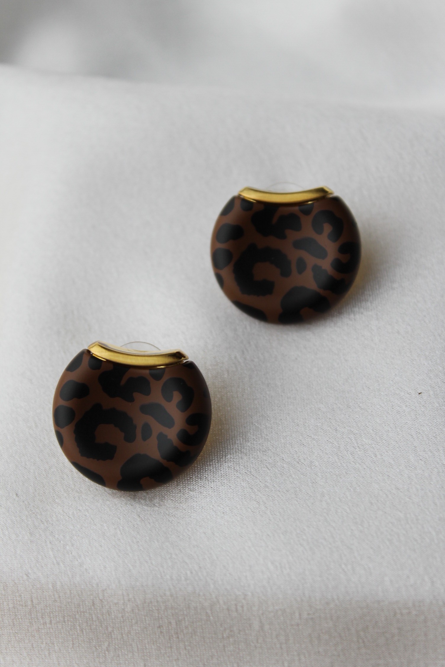 Leopar Desenli Düğme Model Küpe - Koyu Kahve