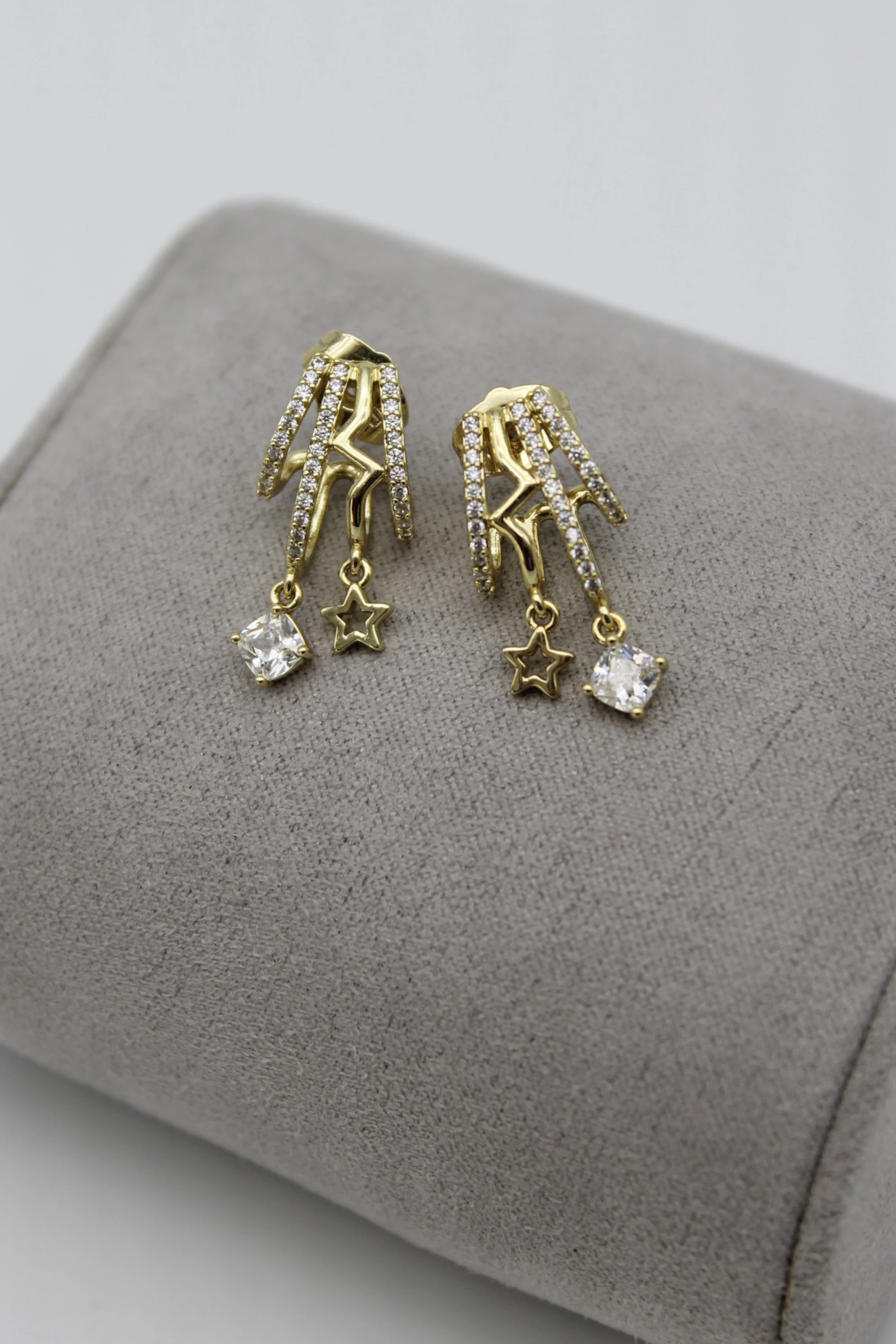 VIP Çelik 4’lü Görünümlü Zirkon Taşlı Yıldız Model Küpe