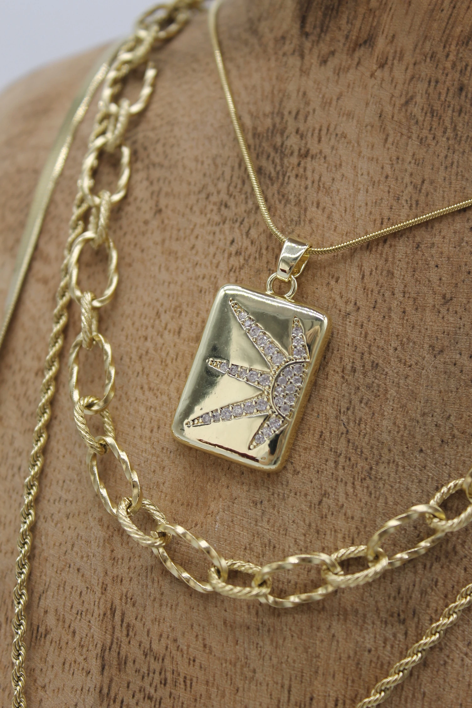 VIP Çelik Italyan Ezme ve Burgu Zincirli Zirkon Taşlı Turkuaz Güneş Model 4’lü Kombin Kolye