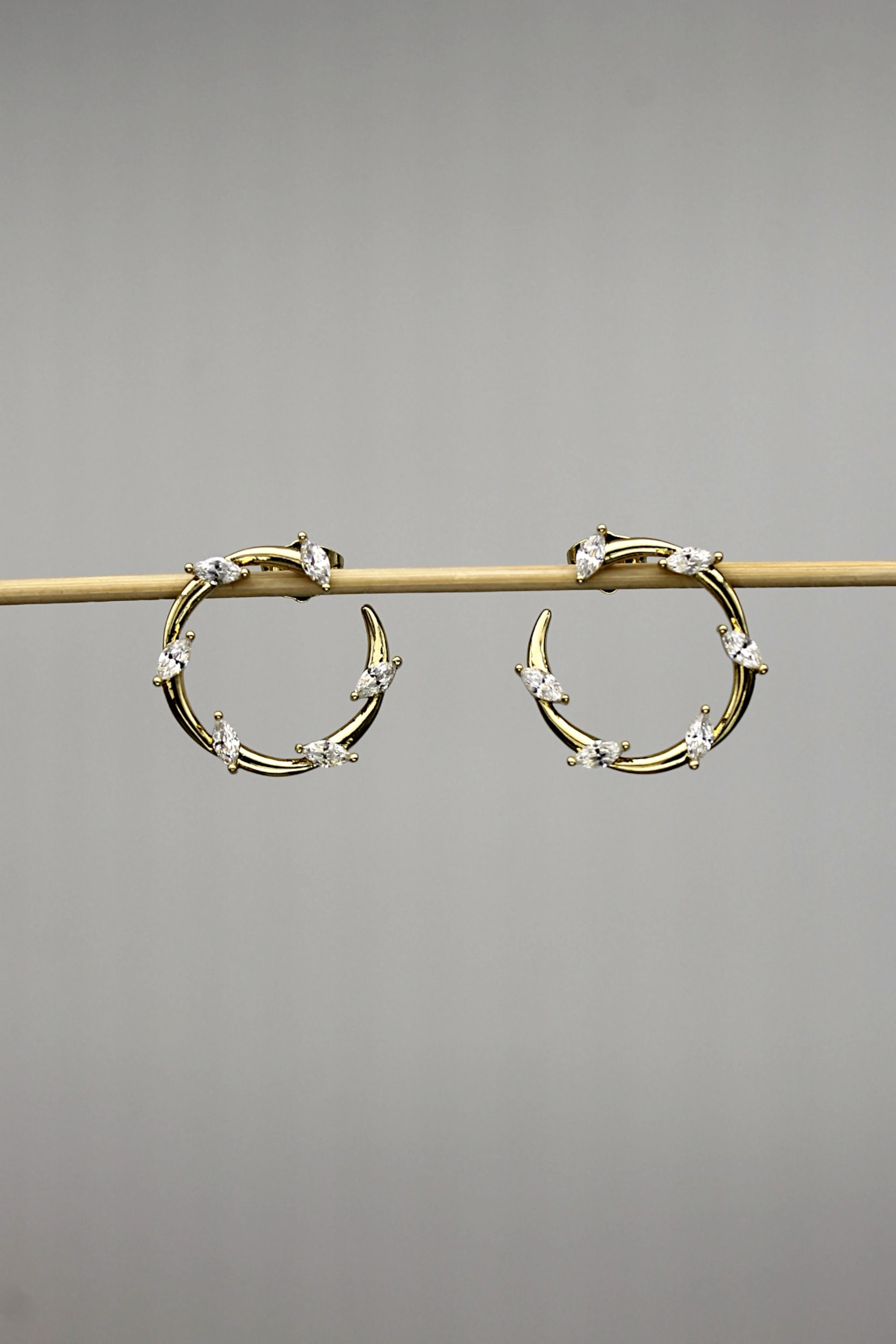 VIP Çelik 14K Altın Kaplama Damla Zirkon Taşlı Çember Model Küpe