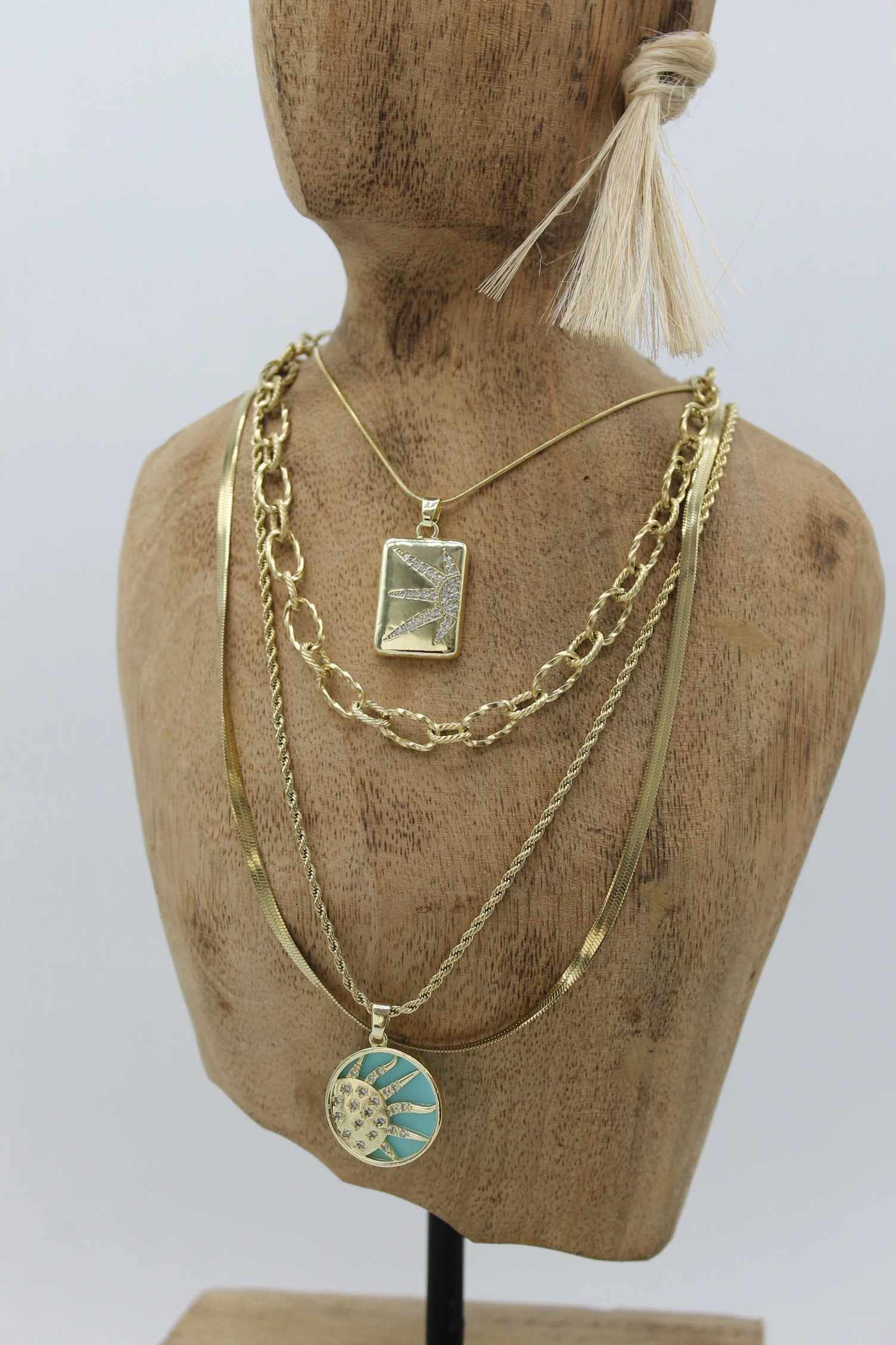 VIP Çelik Italyan Ezme ve Burgu Zincirli Zirkon Taşlı Turkuaz Güneş Model 4’lü Kombin Kolye