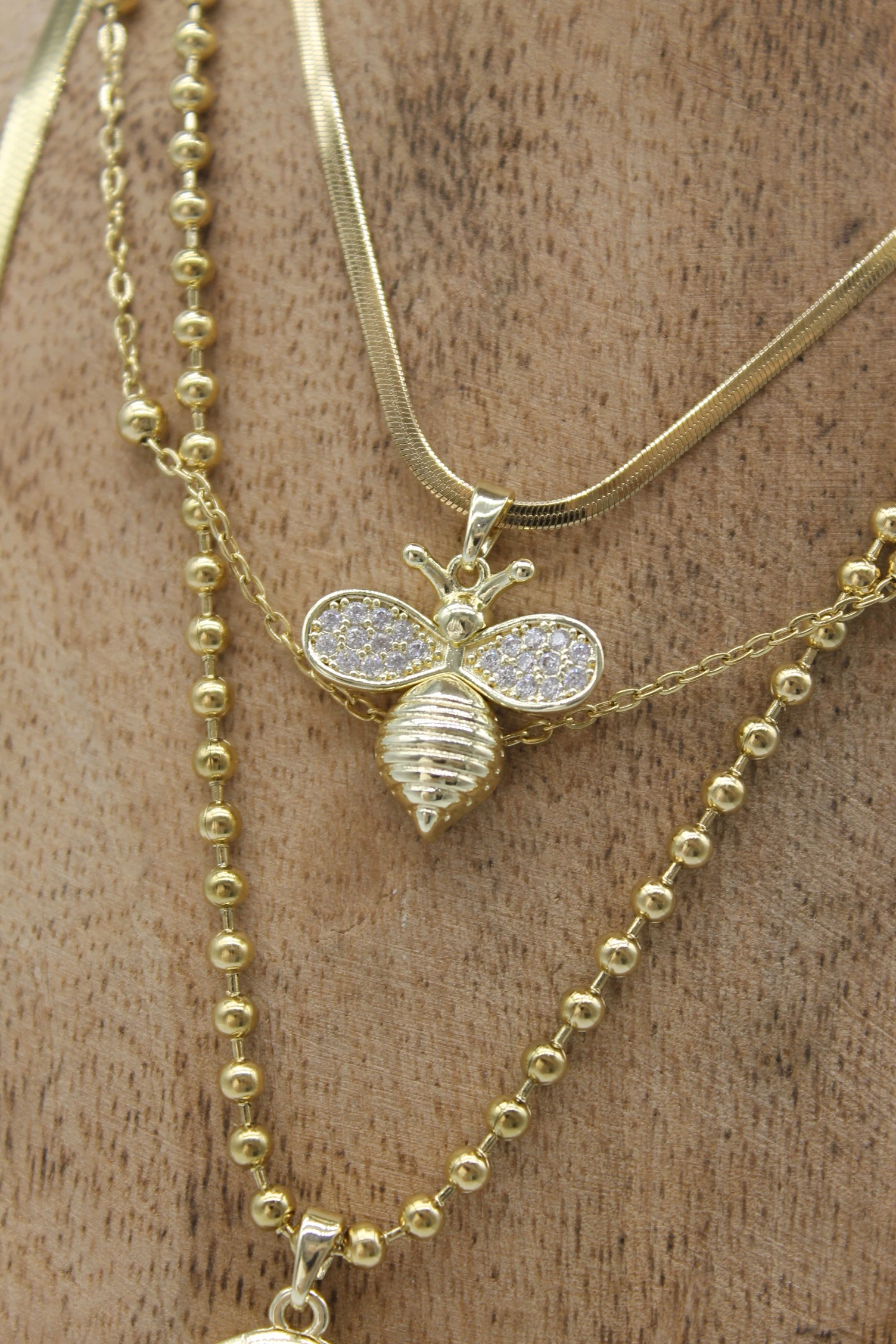 VIP Çelik Italyan Ezme Zirkon Taşlı Arı ve Kelebek Madalyon Model 4’lü Kombin Kolye