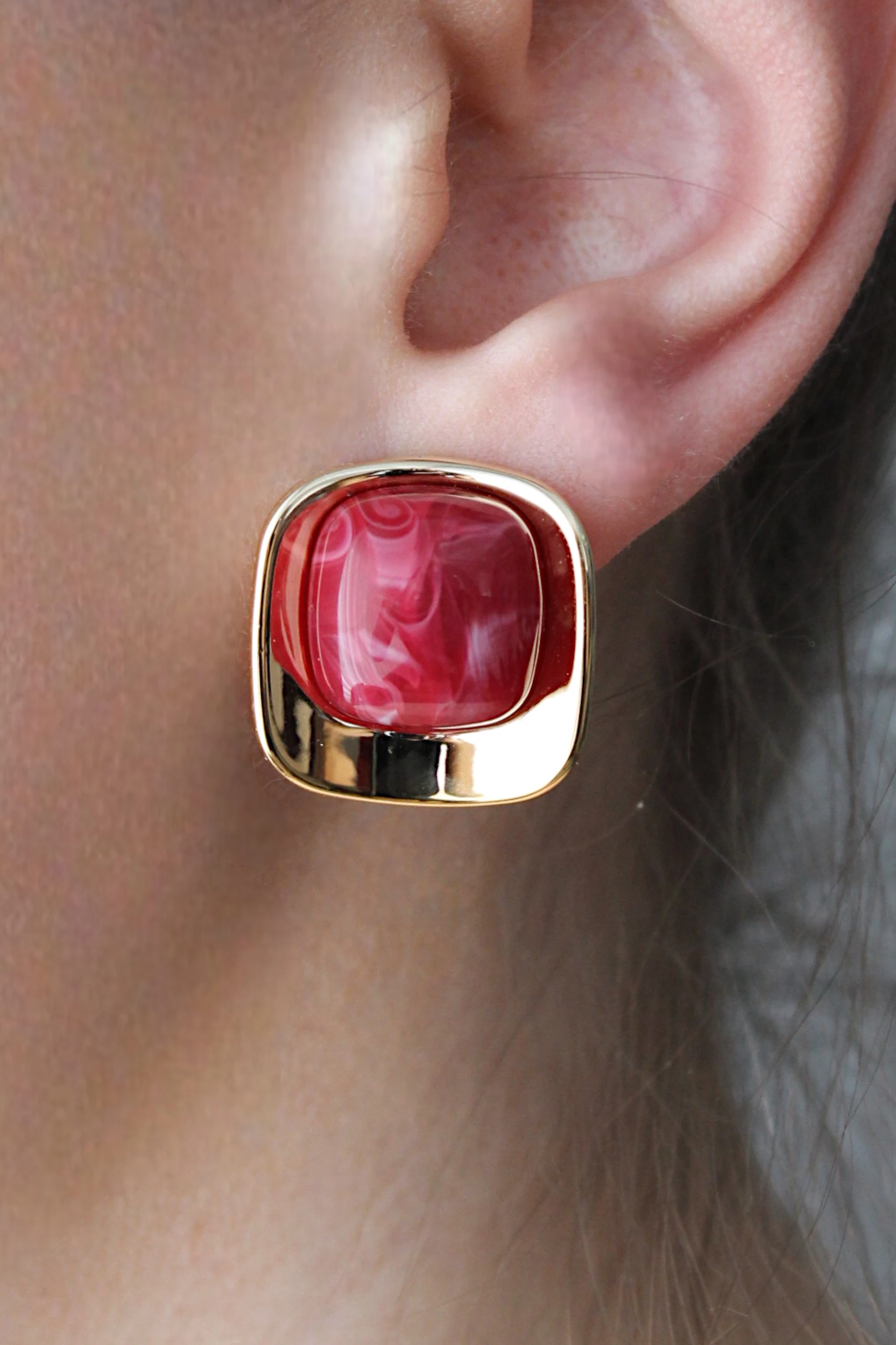 Akrilik Taşlı Kare Model Küpe - Kırmızı