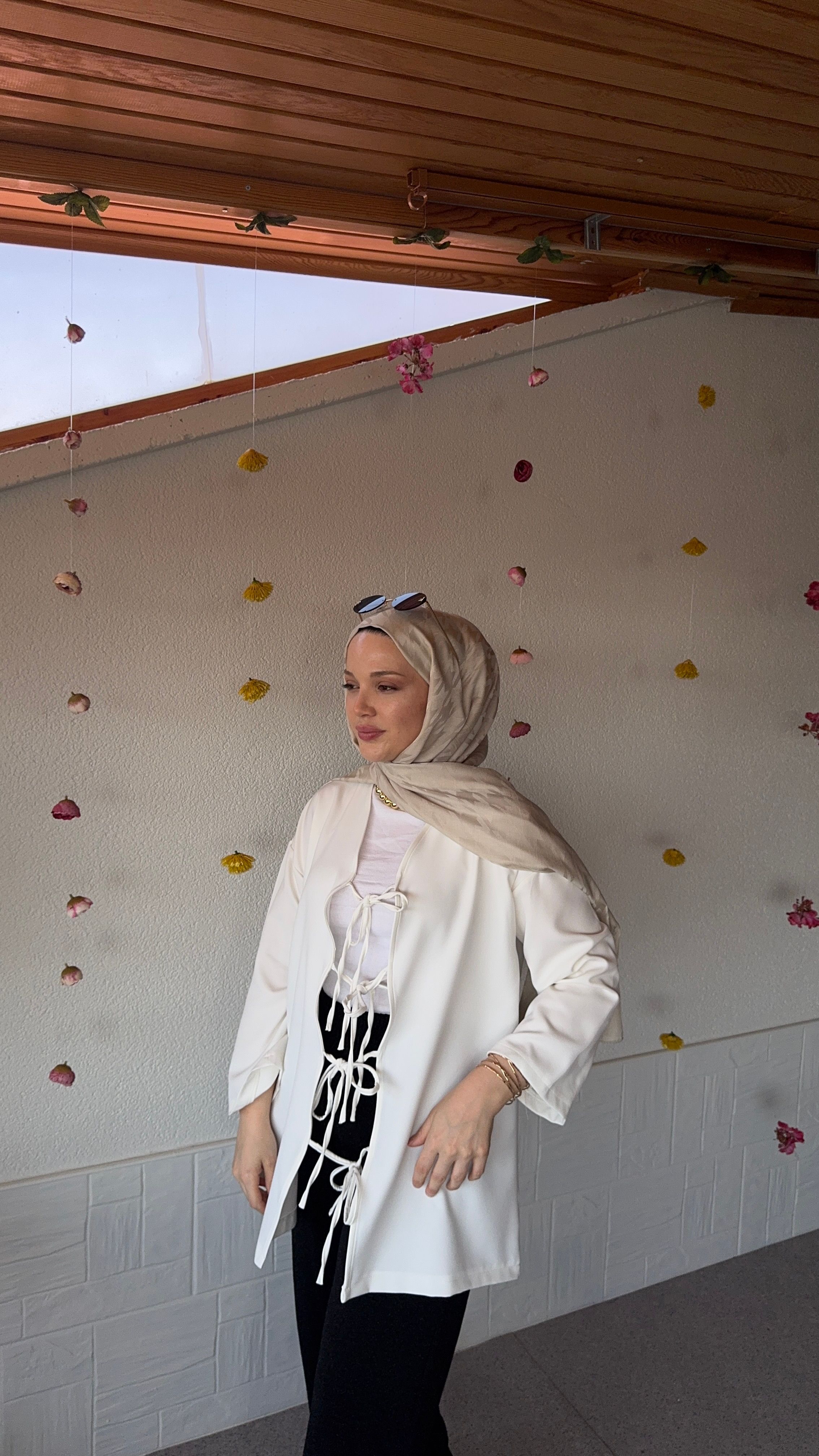 Fiyonk Bağlamalı Kap - Ekru 