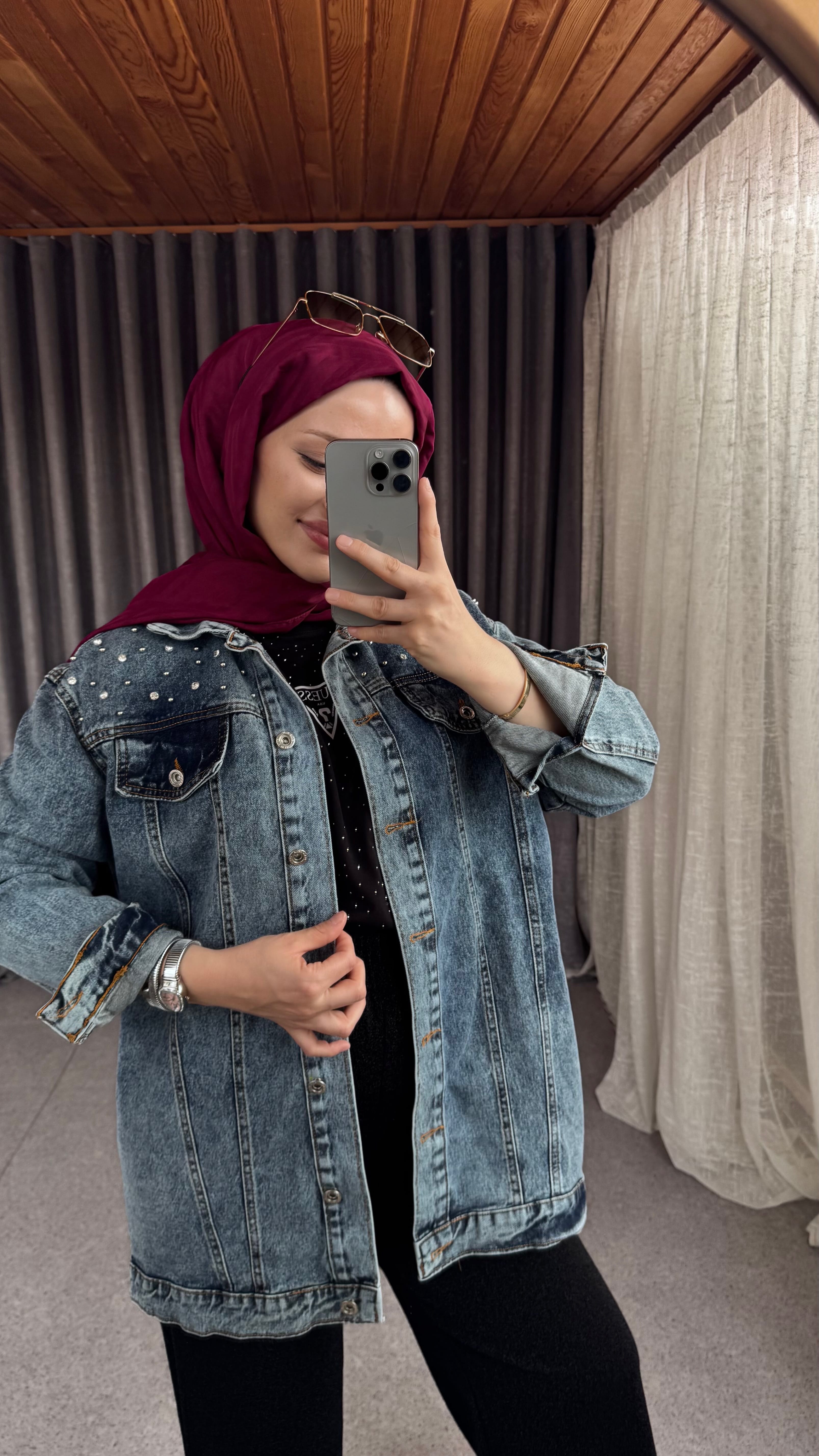 Omzu Taş Detaylı Kot Ceket 