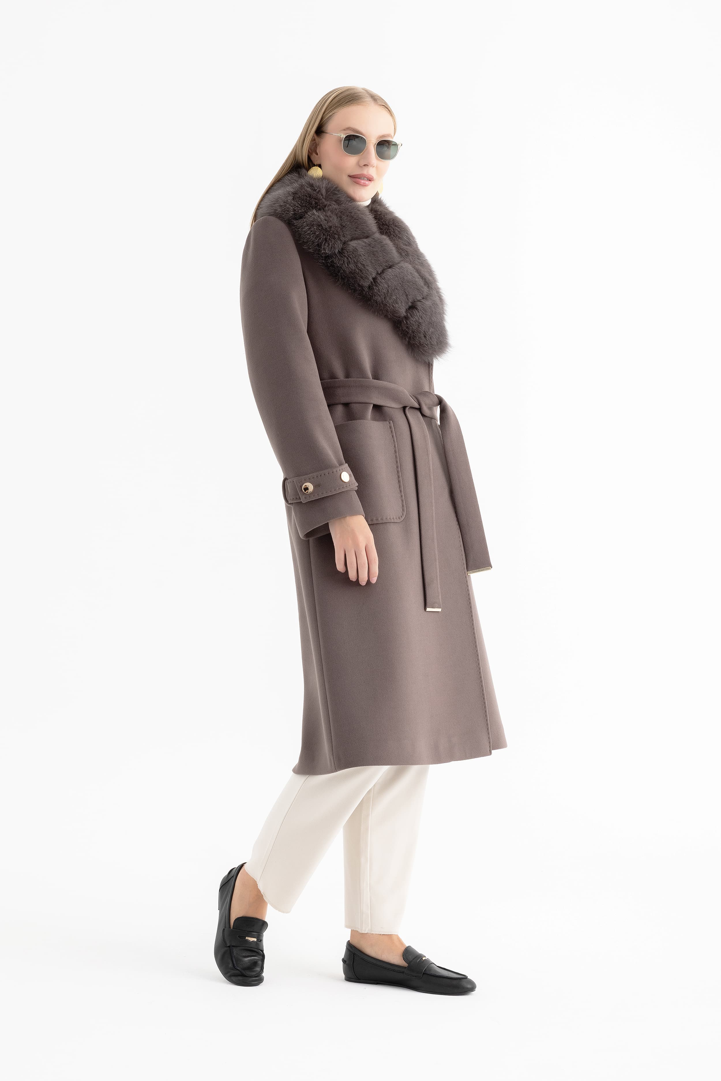 Plush Fox Fur Collar Women’s Long Coat with Patch Pockets and Cuffed Sleeves 4161