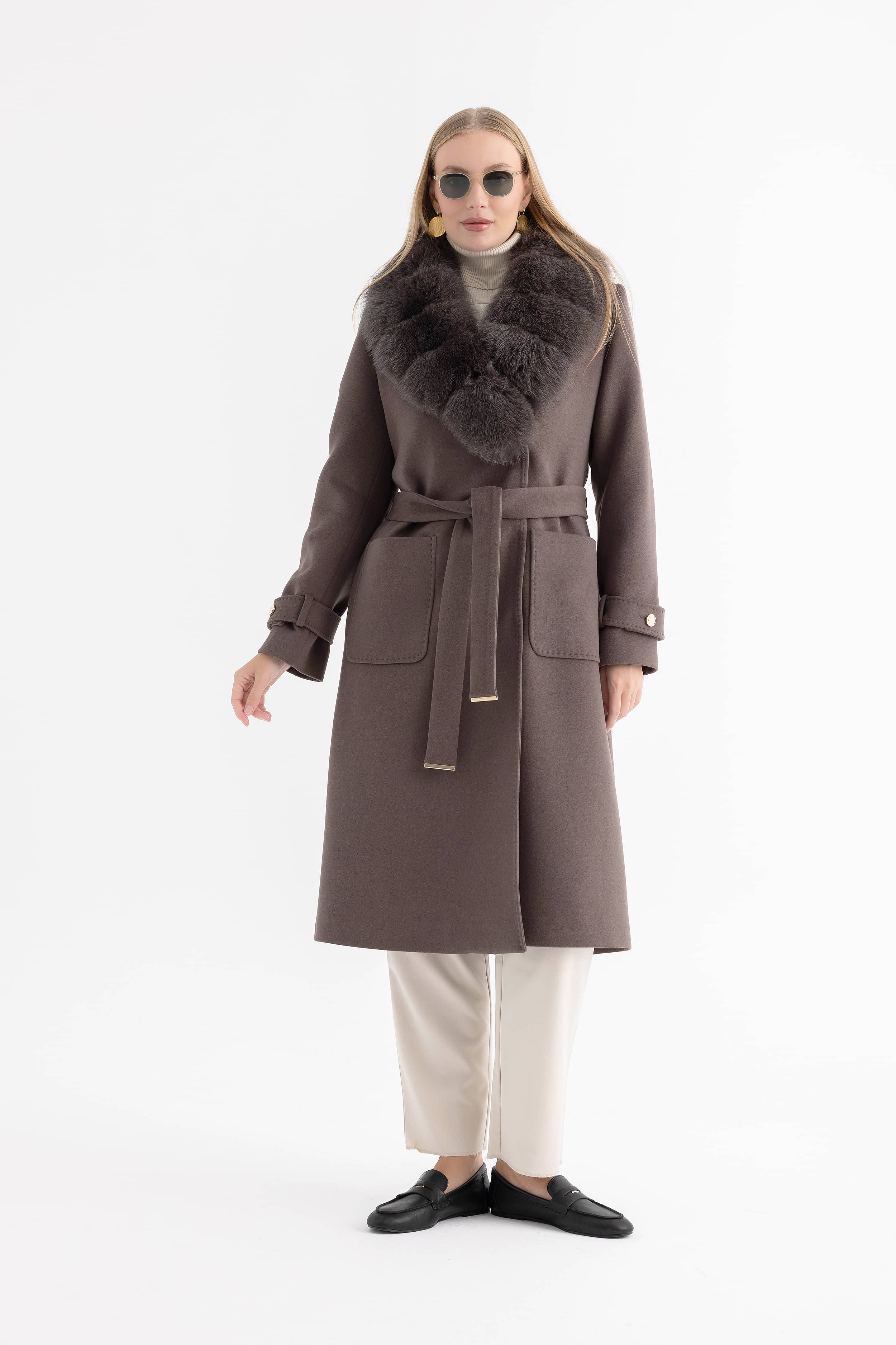 Plush Fox Fur Collar Women’s Long Coat with Patch Pockets and Cuffed Sleeves 4161