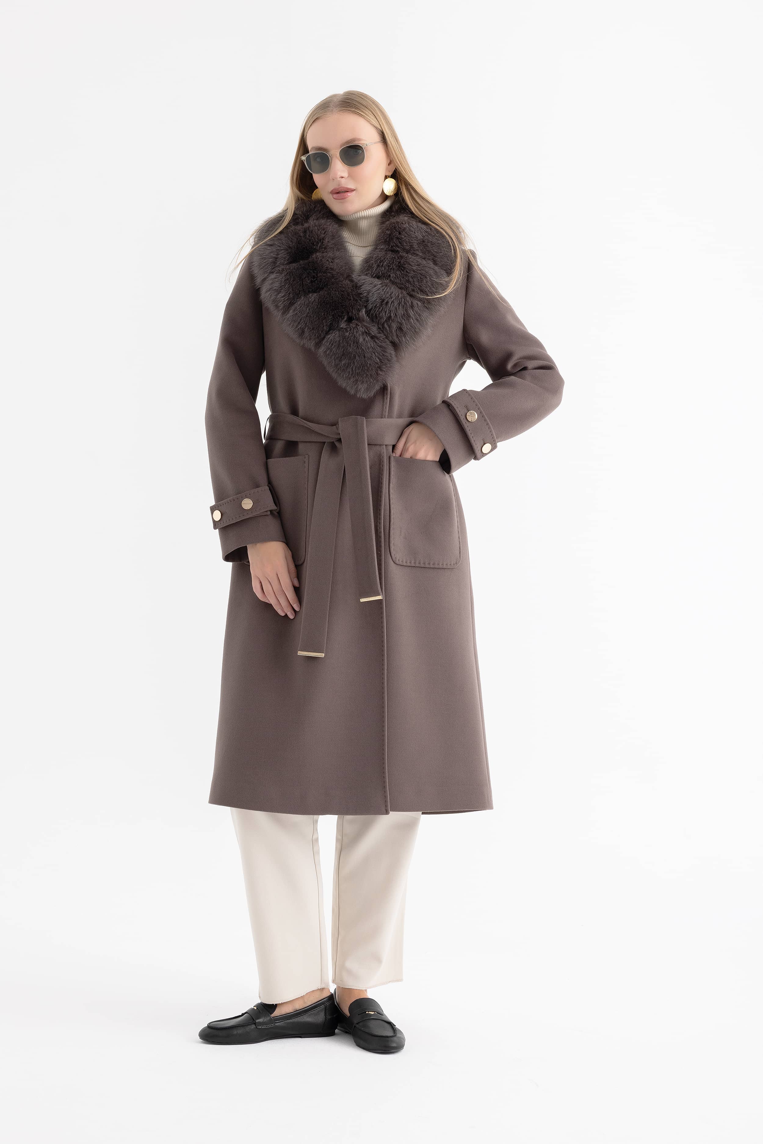 Plush Fox Fur Collar Women’s Long Coat with Patch Pockets and Cuffed Sleeves 4161