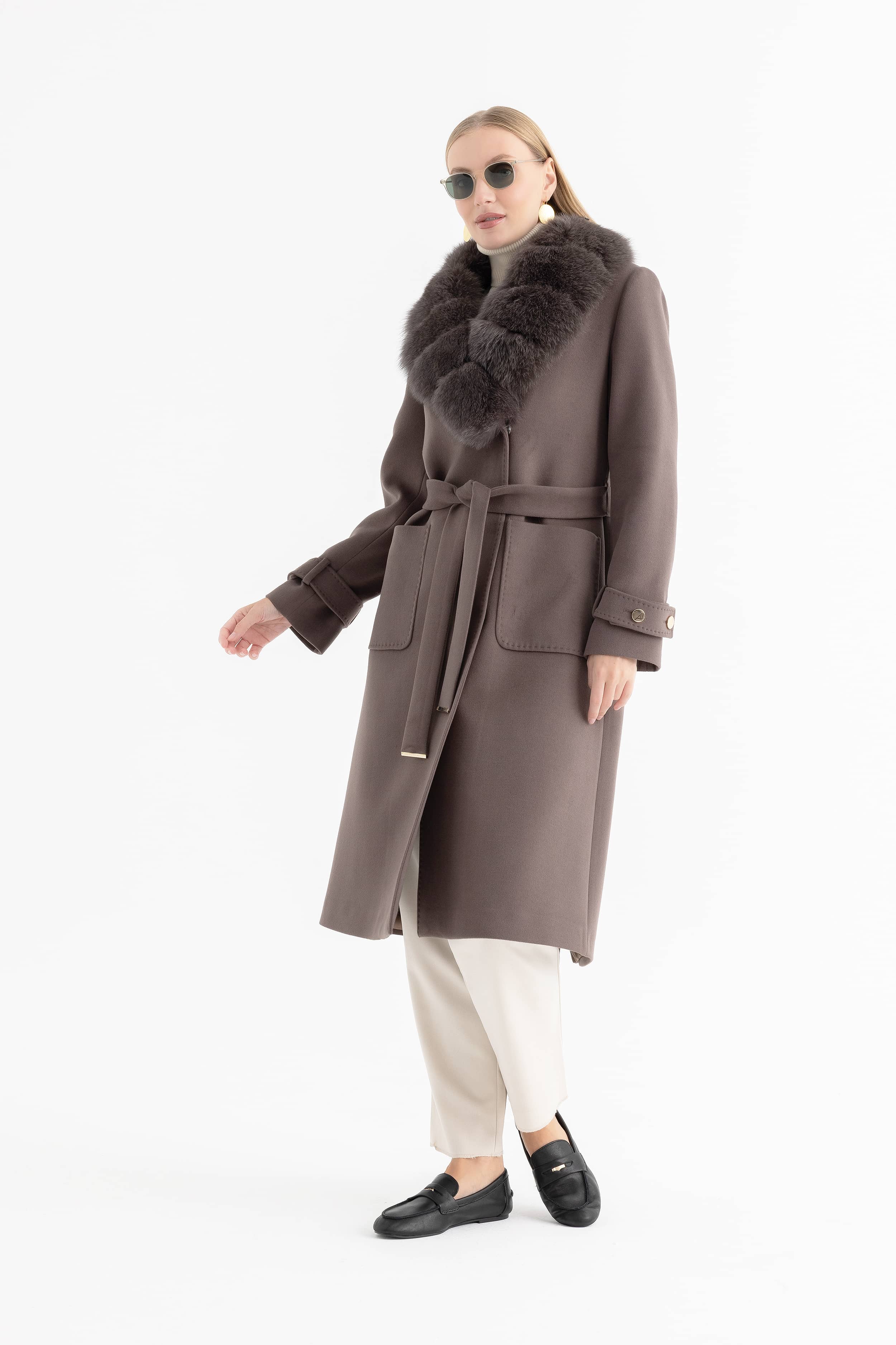 Plush Fox Fur Collar Women’s Long Coat with Patch Pockets and Cuffed Sleeves 4161