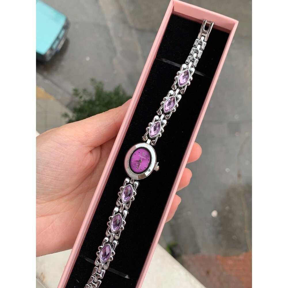 Pinterest violet saat