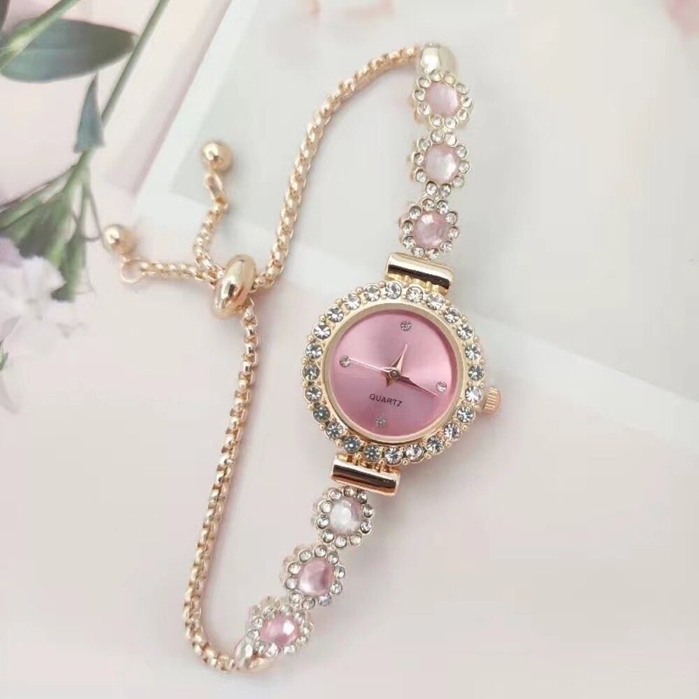 Pembe taşlı saat