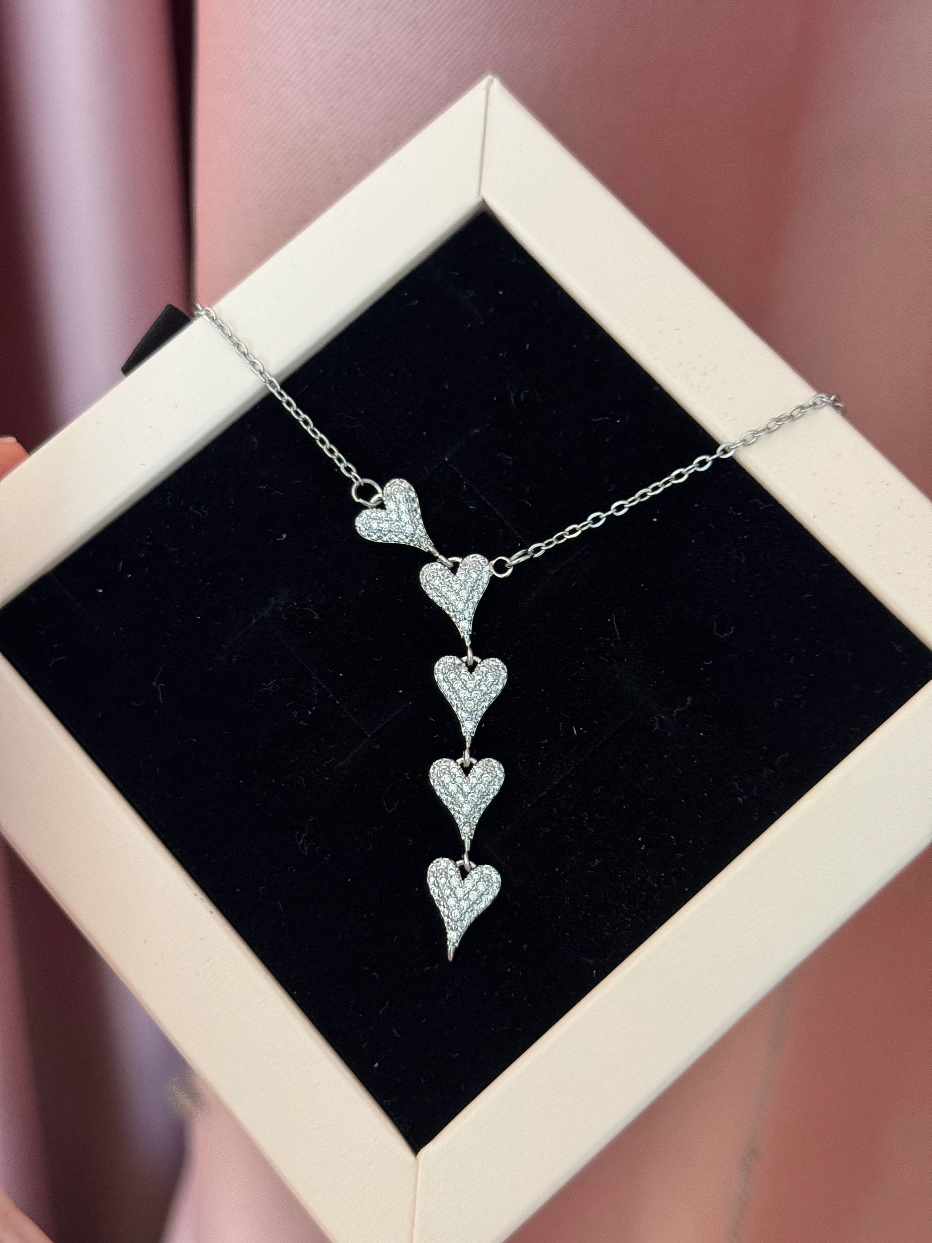 Gümüş Renk Çelik Y Kalp Kolye