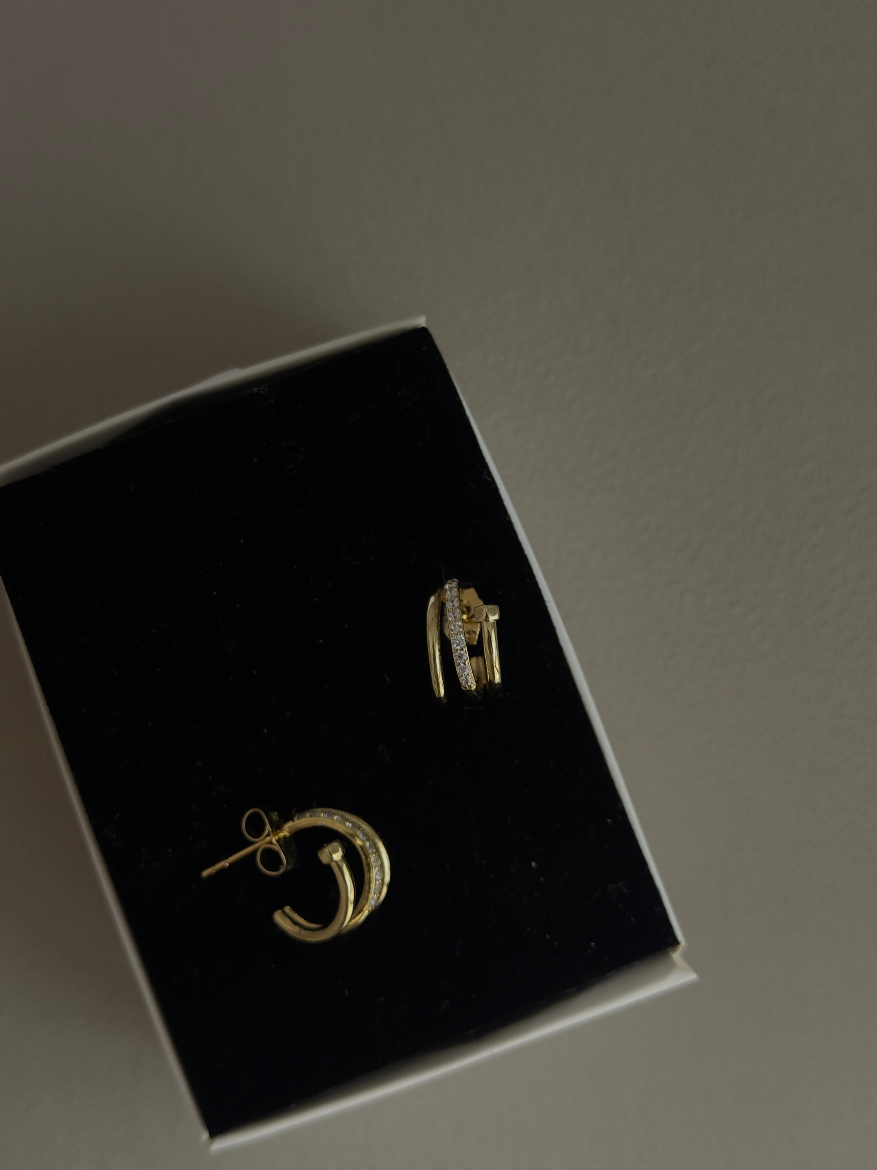 Minimalist Üçlü Zirkon Çivi Küpe