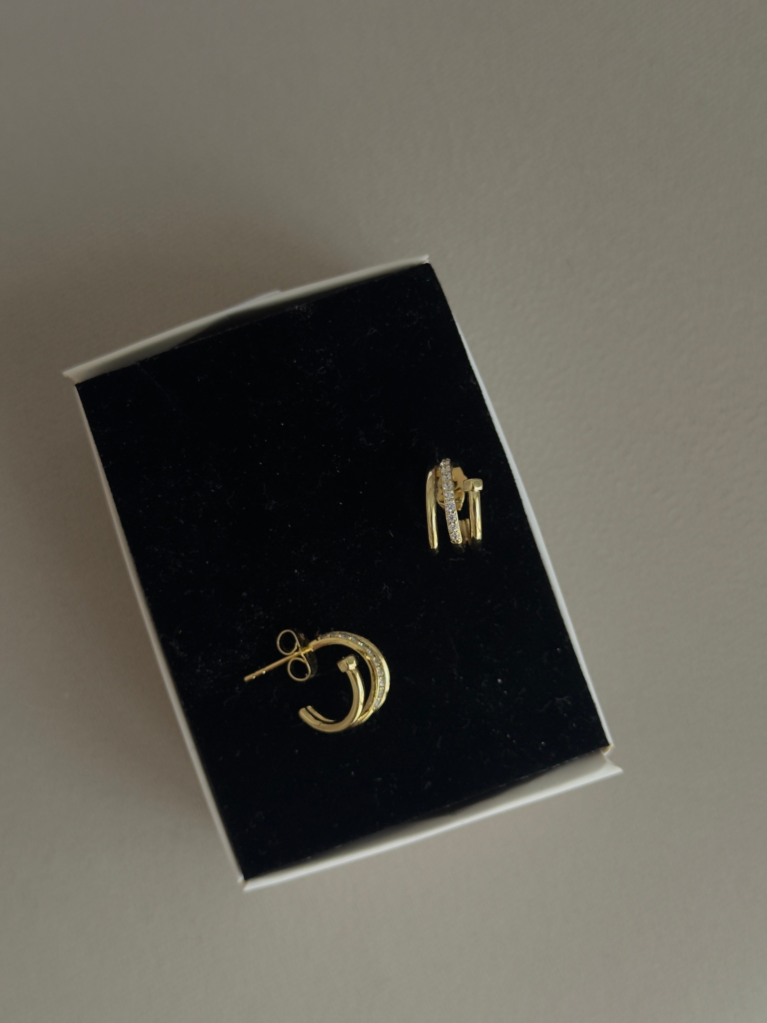 Minimalist Üçlü Zirkon Çivi Küpe