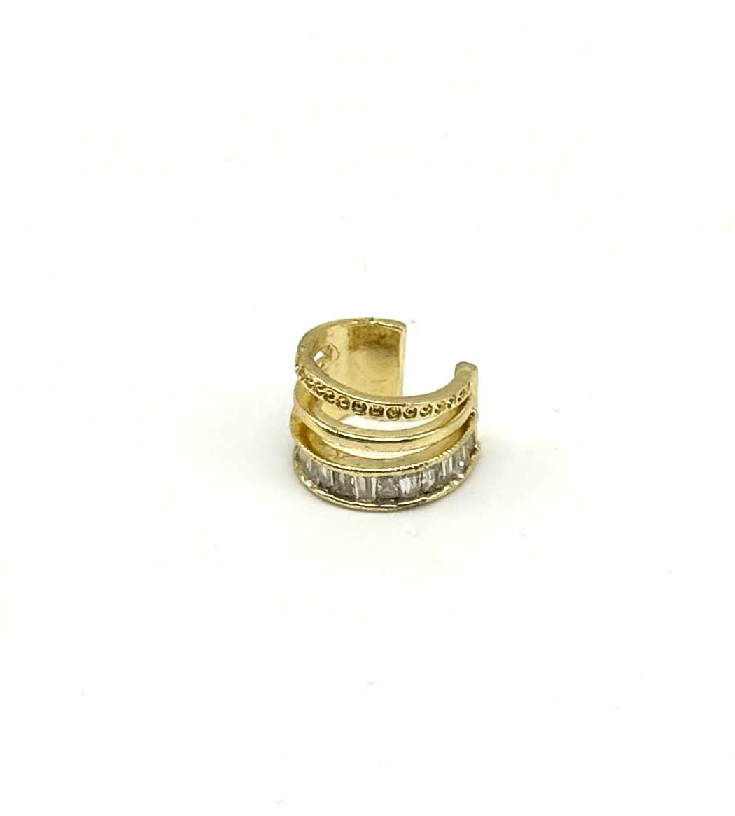 💫 Üç Sıra Gold Kıkırdak Küpe – Işıltılı Dokunuş