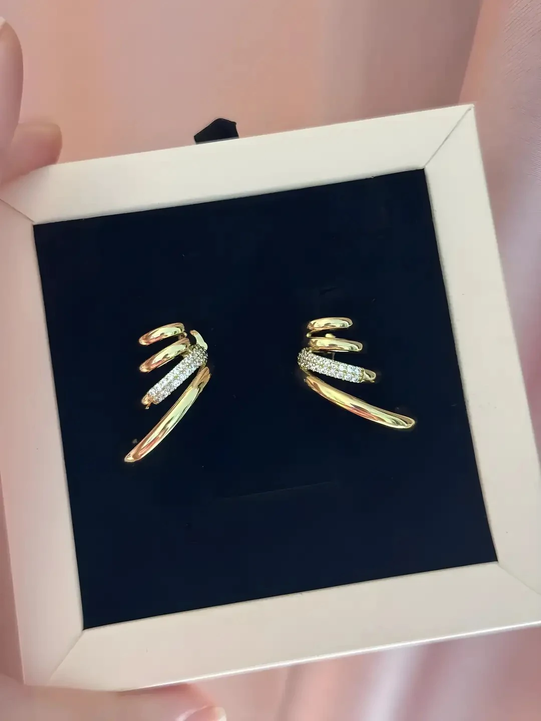 Çoklu Görünümlü 3’lü Maxi Gold Küpe