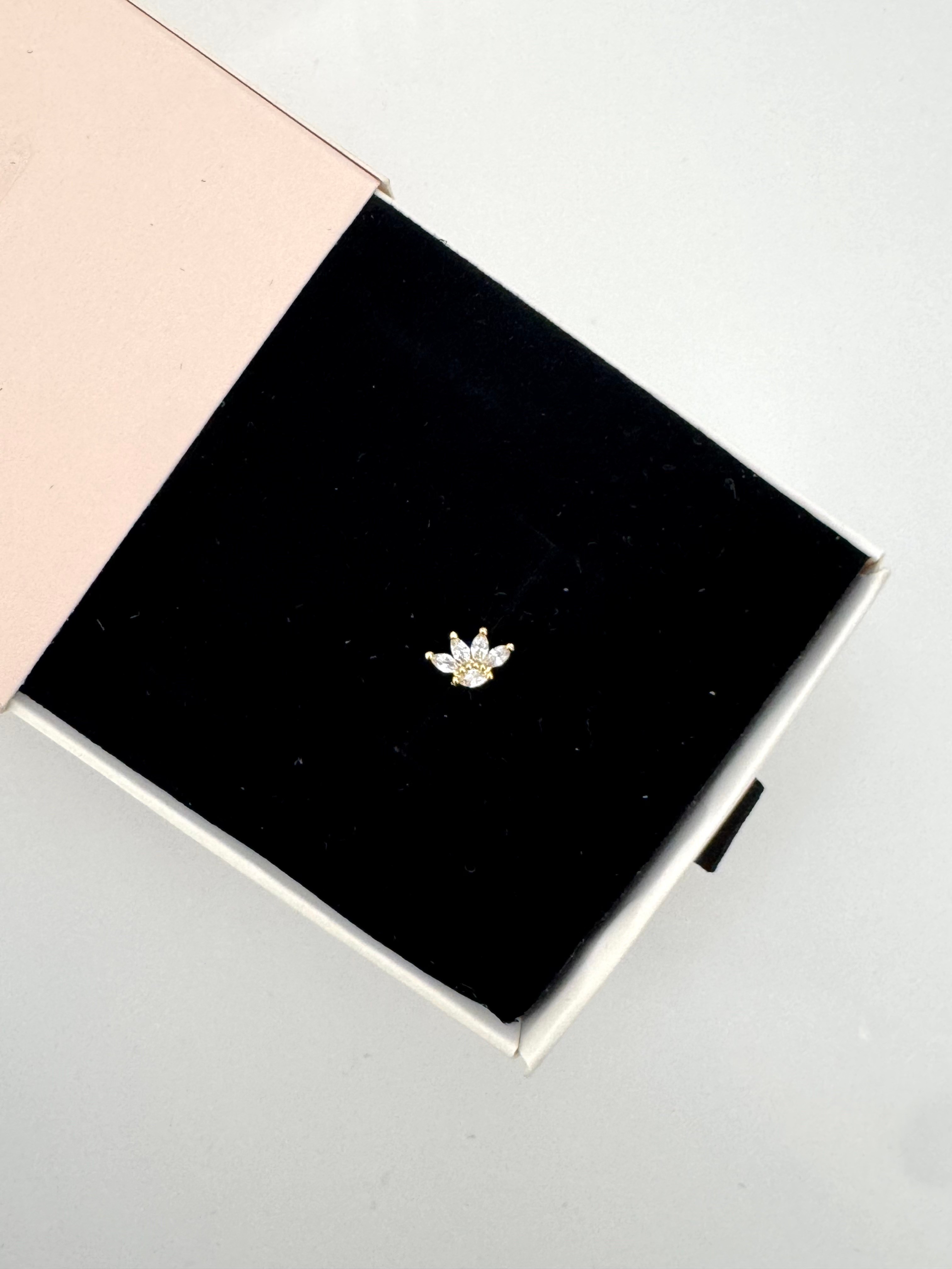 Lotus Tragus Küpe