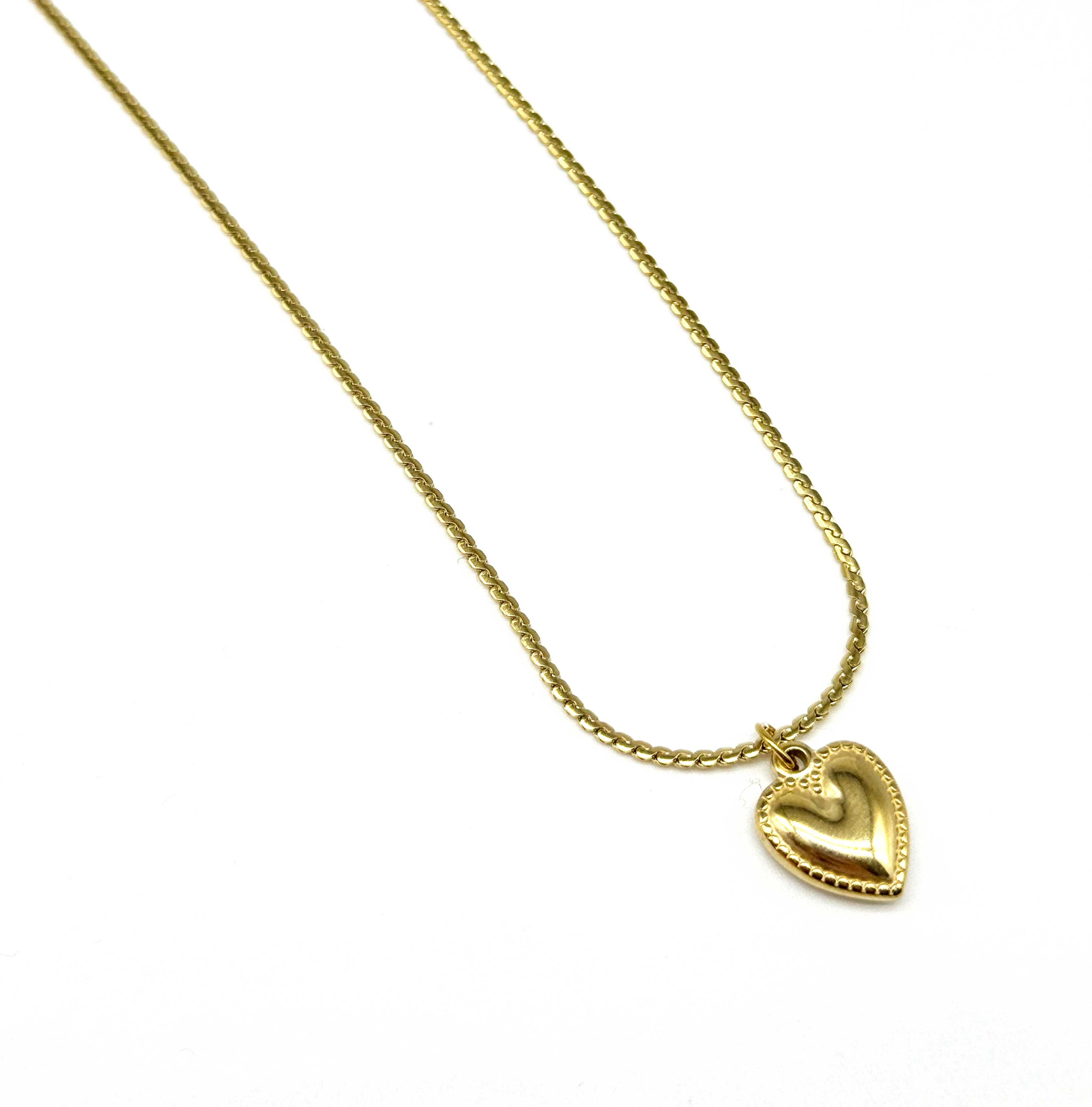 Kalp Kolye – Zarif & Işıltılı Tasarım