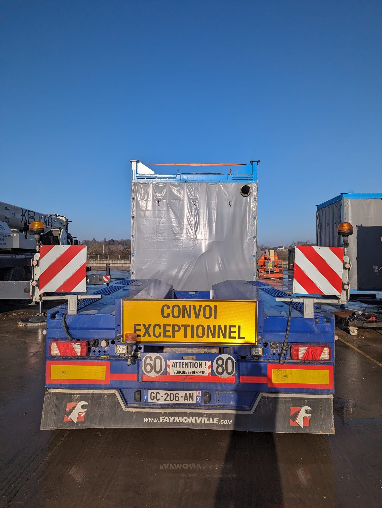 Kırmızı beyaz 42x42 Reflektör Tabela Lowbed arkası
